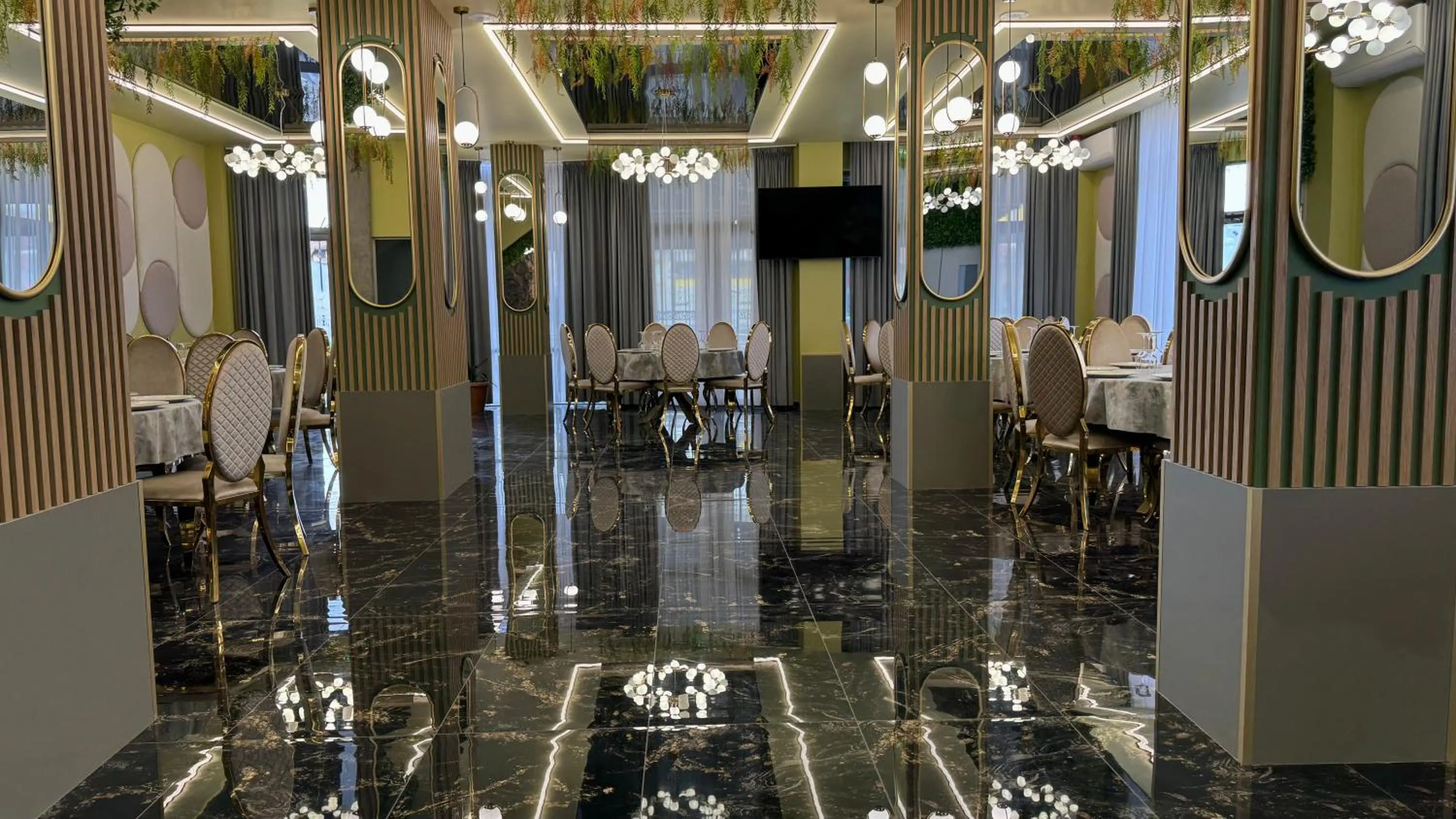 Restaurant/places to eat in Hotel Sorelo