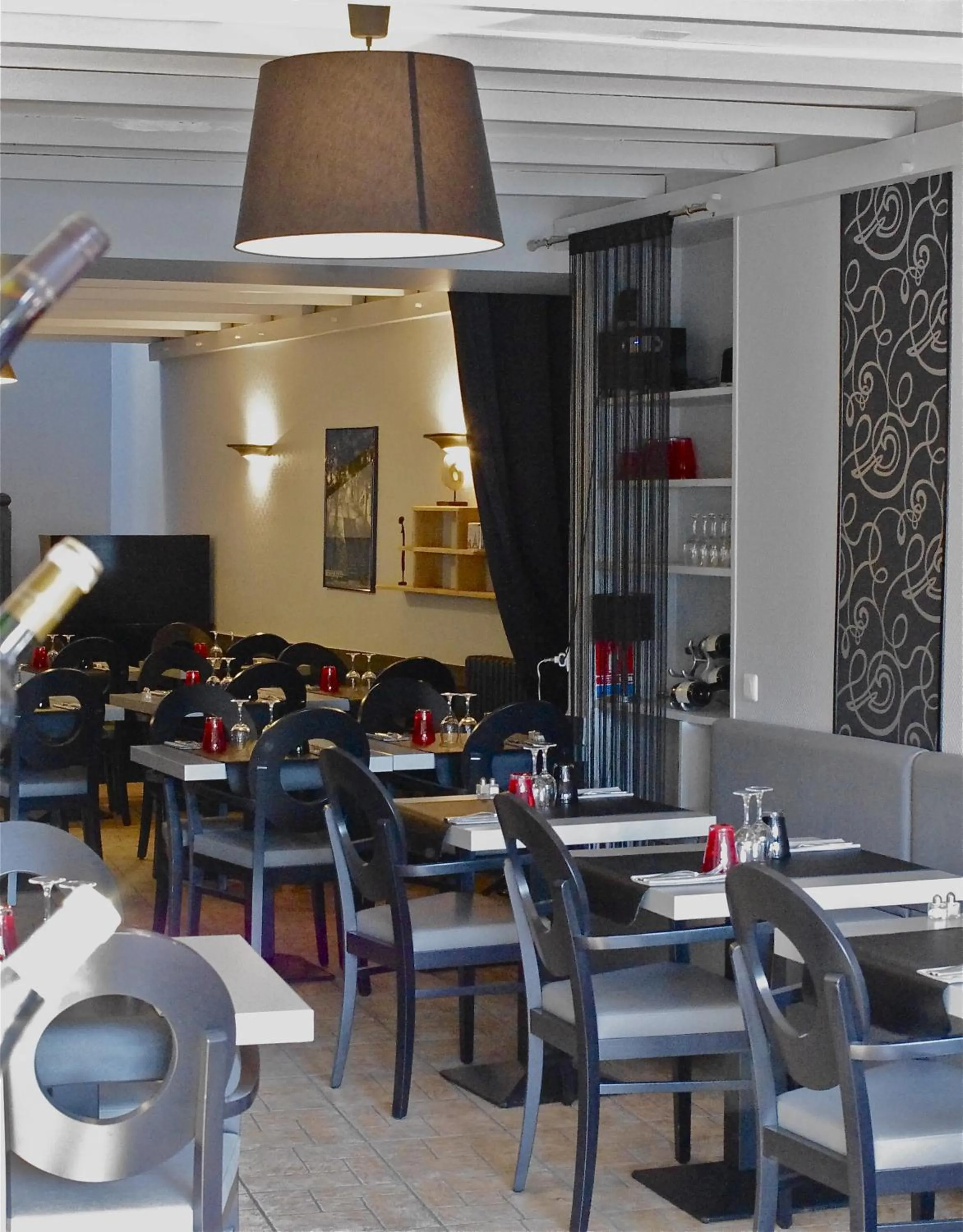 Restaurant/places to eat in Hôtel De Paris