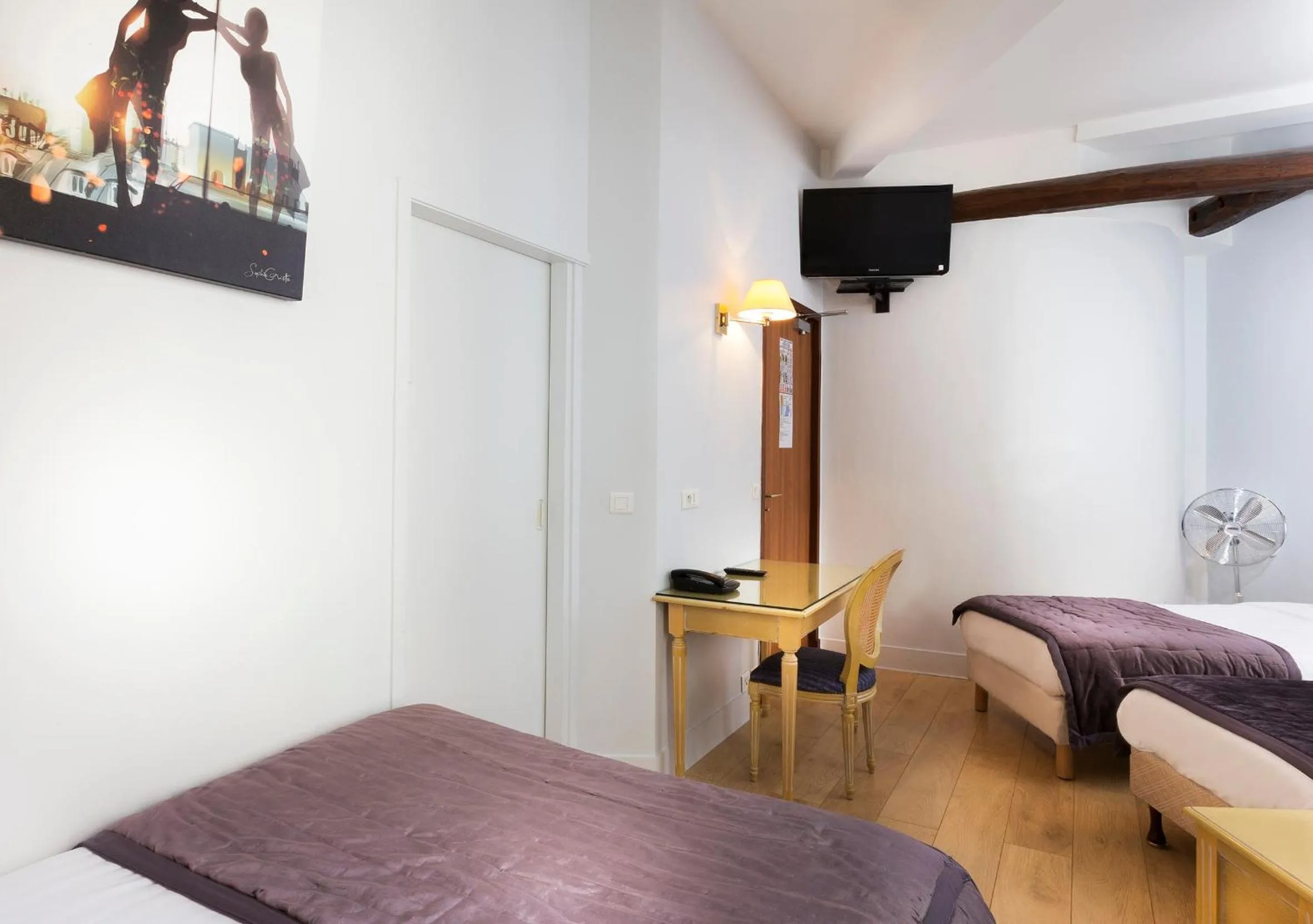 Photo of the whole room, Bed in Hôtel Du Brésil