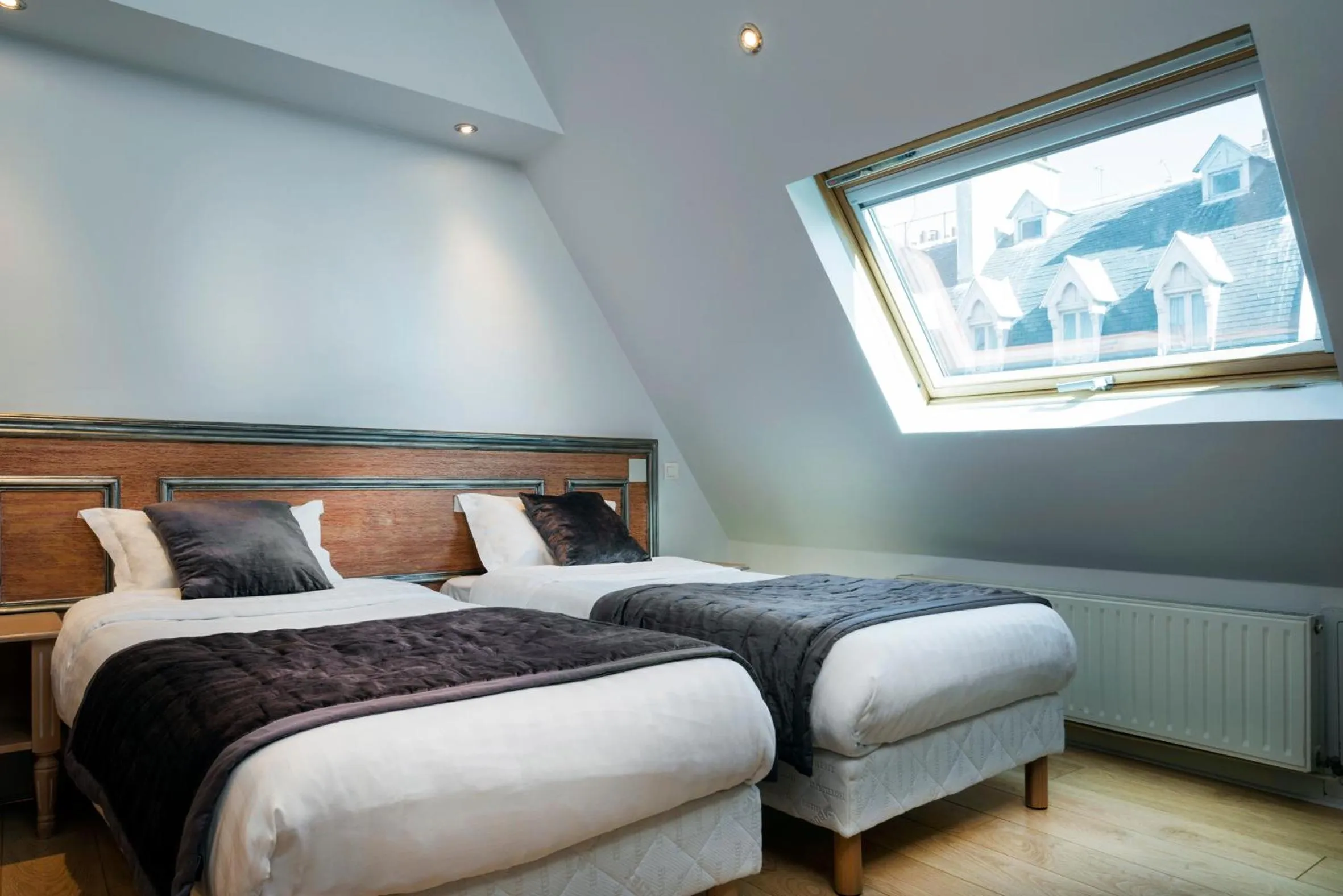 Bedroom, Bed in Hôtel Du Brésil