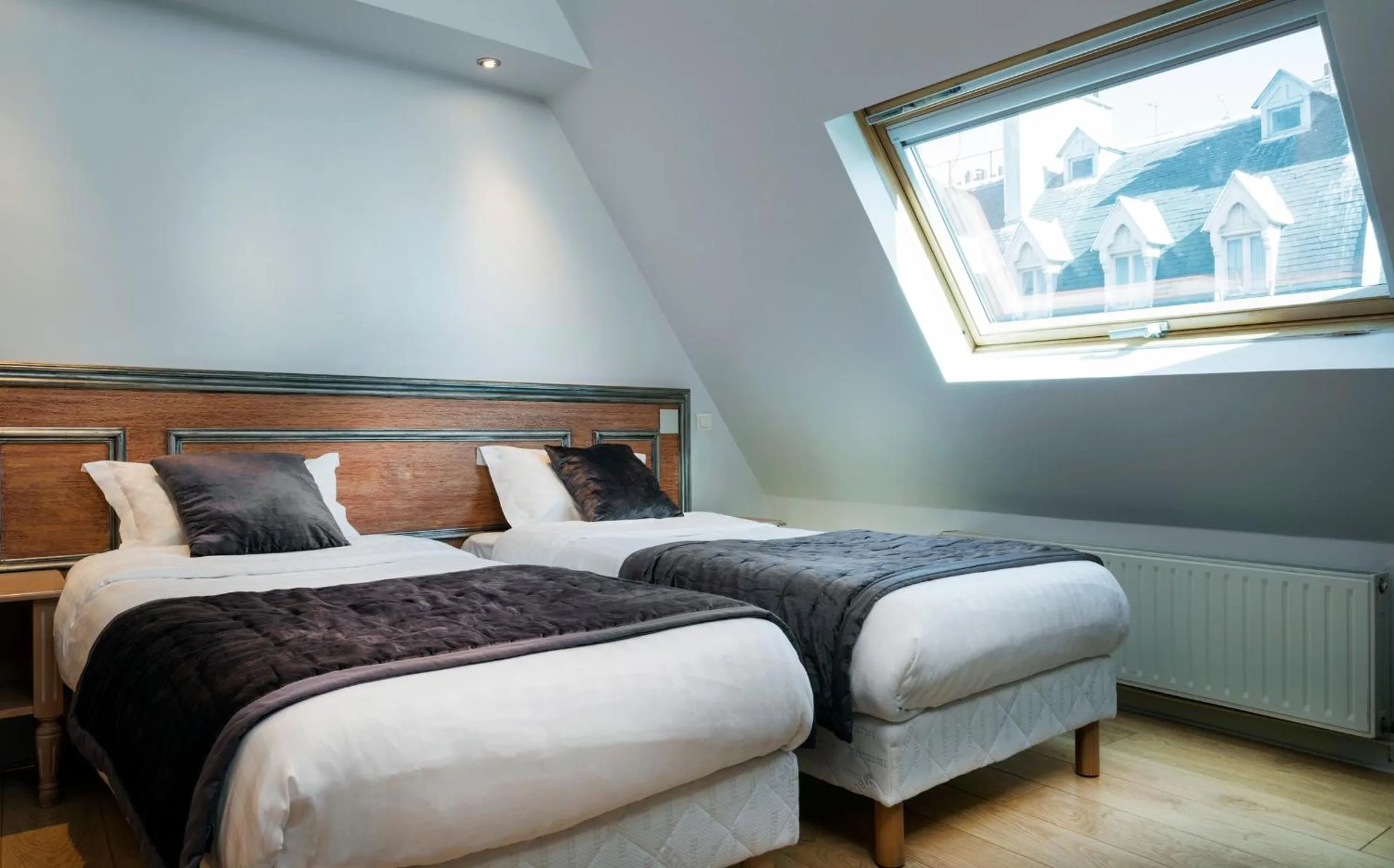 Bedroom, Bed in Hôtel Du Brésil