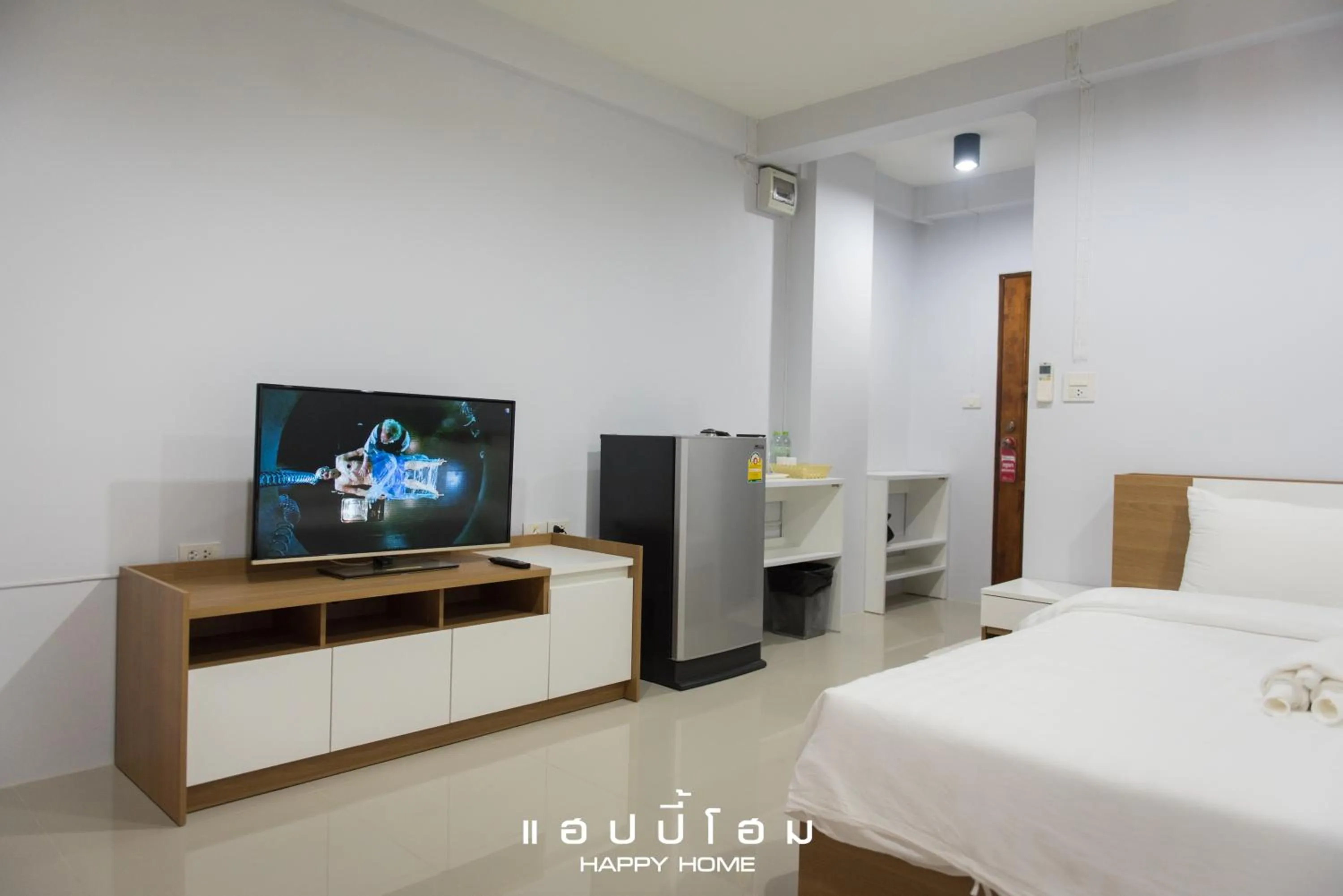 Photo of the whole room, Bed in Happy Home