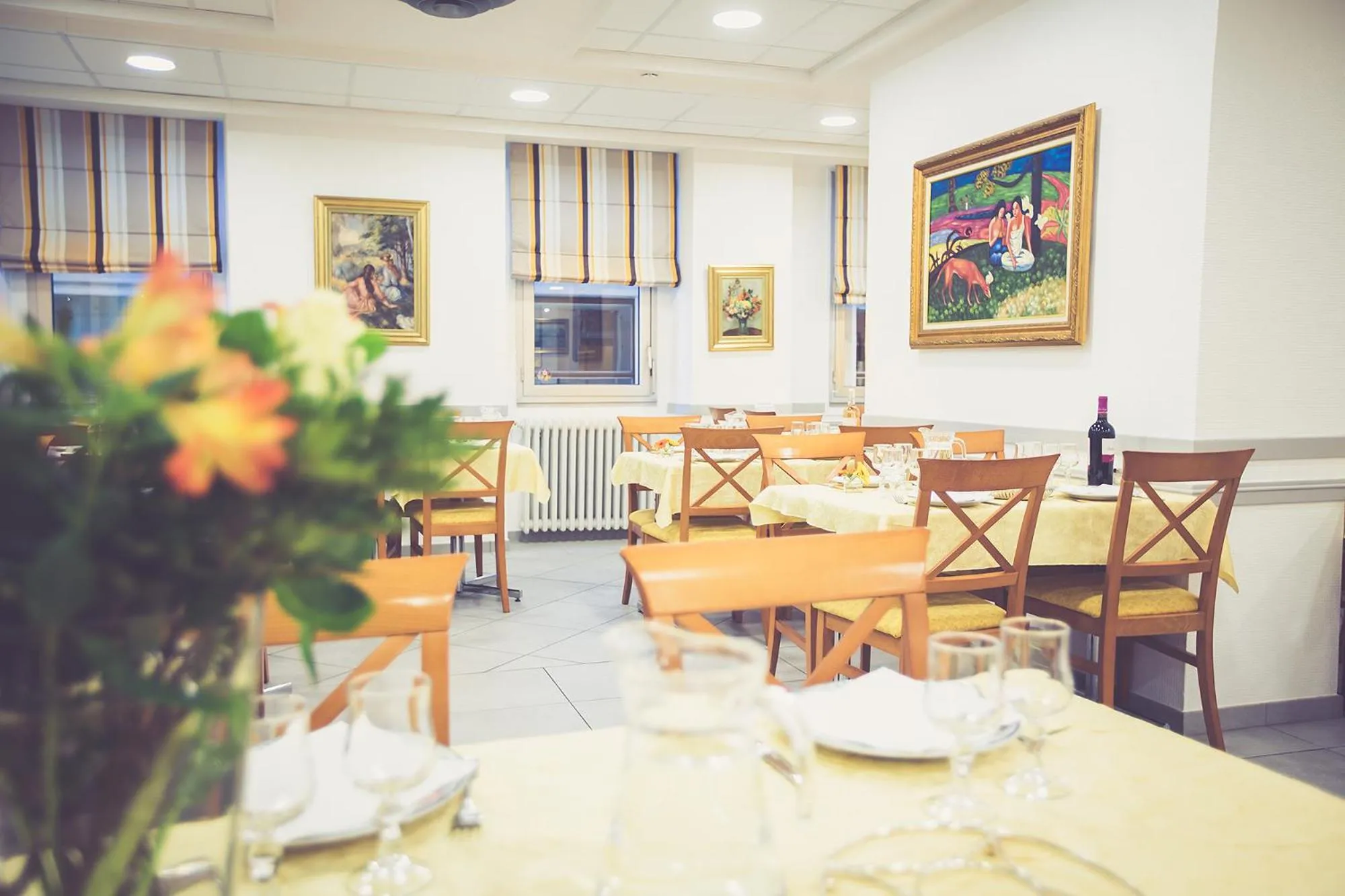 Restaurant/places to eat in Hôtel Notre Dame de France