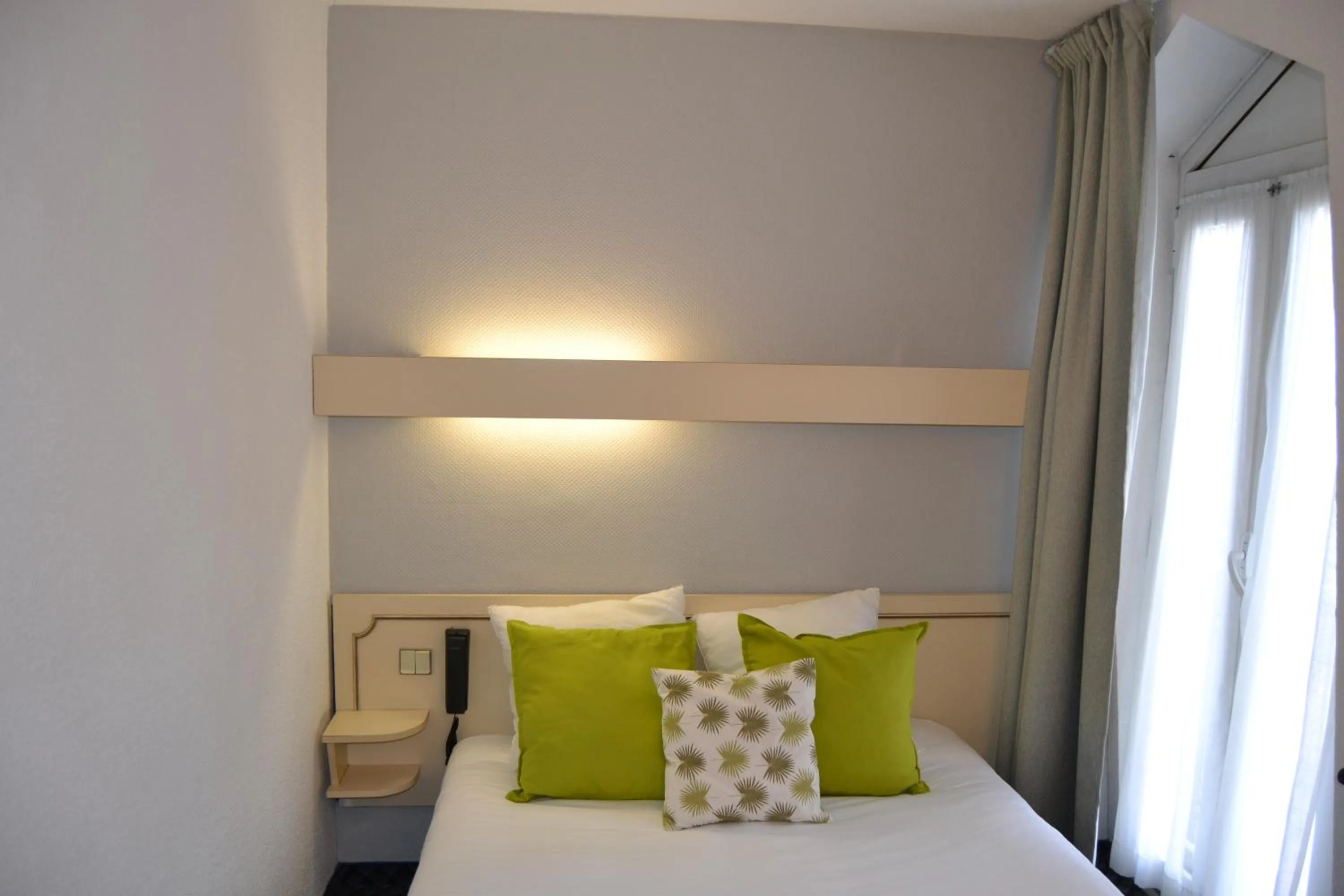 Bed in Hôtel Notre Dame de France