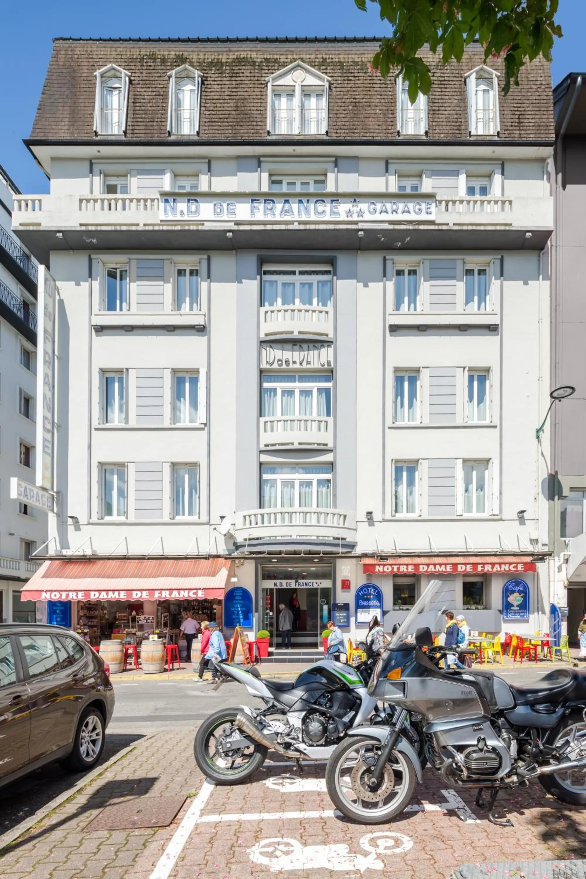 Property building in Hôtel Notre Dame de France