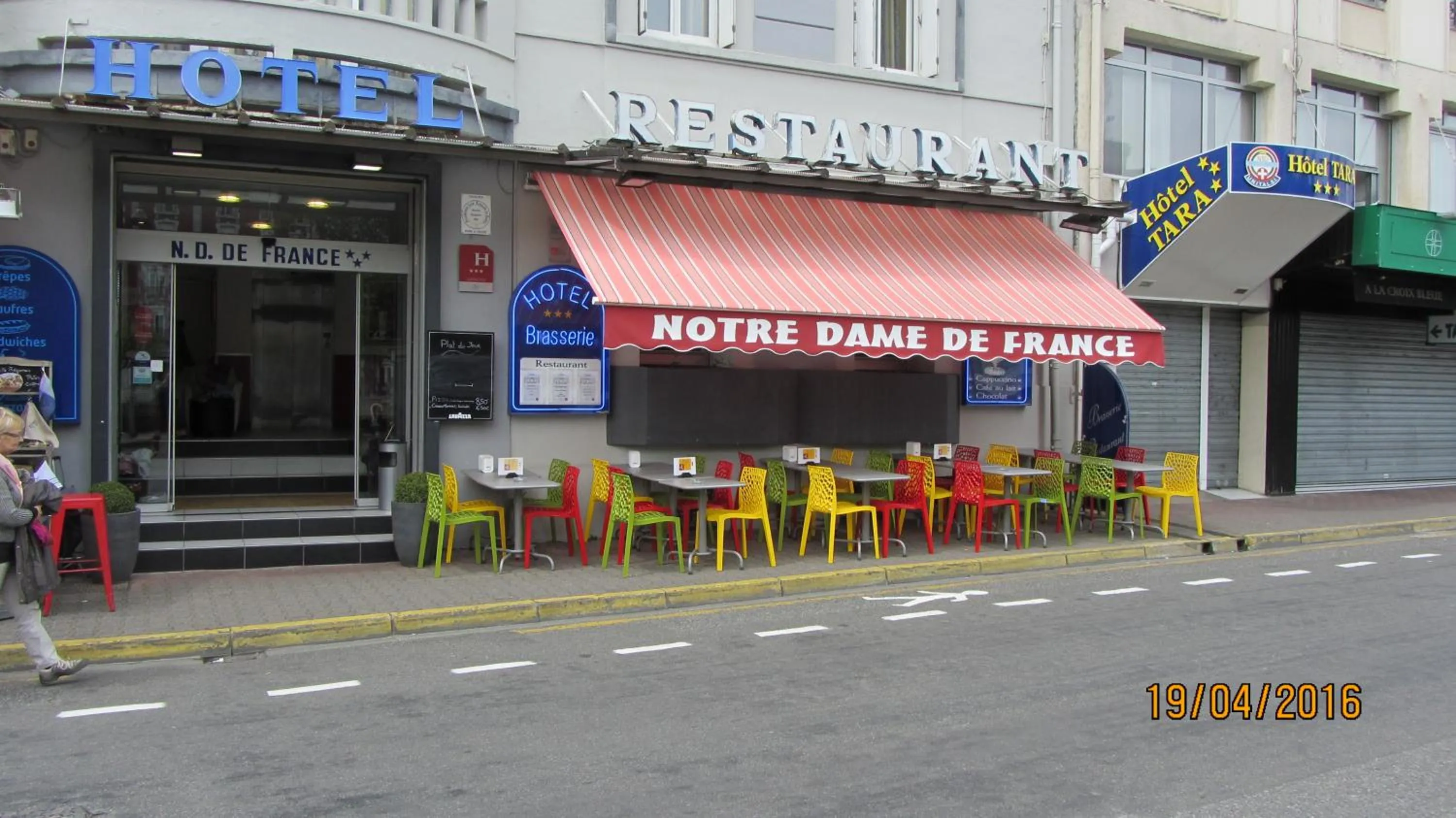 Patio in Hôtel Notre Dame de France