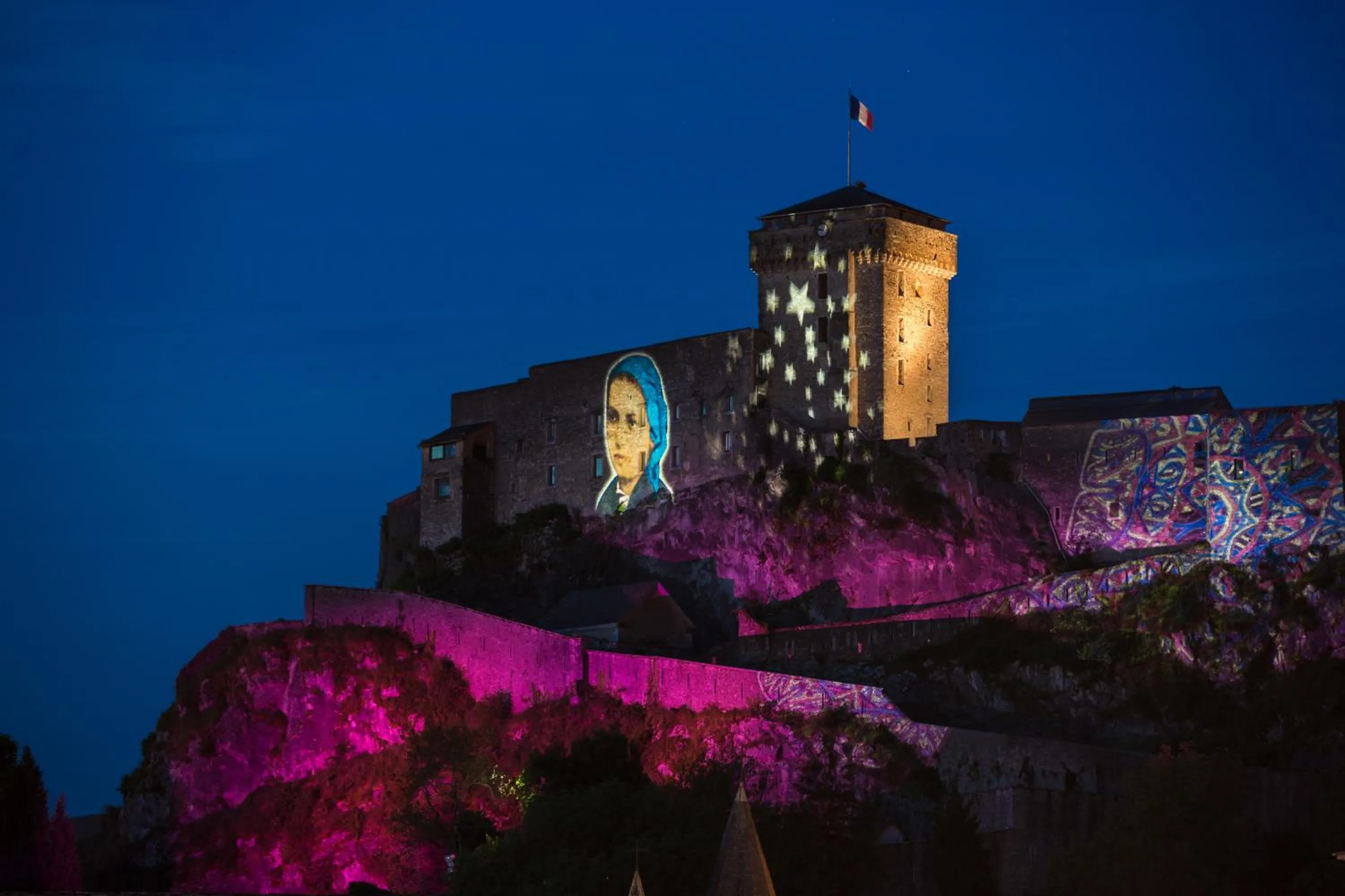 Property building in Hôtel Notre Dame de France