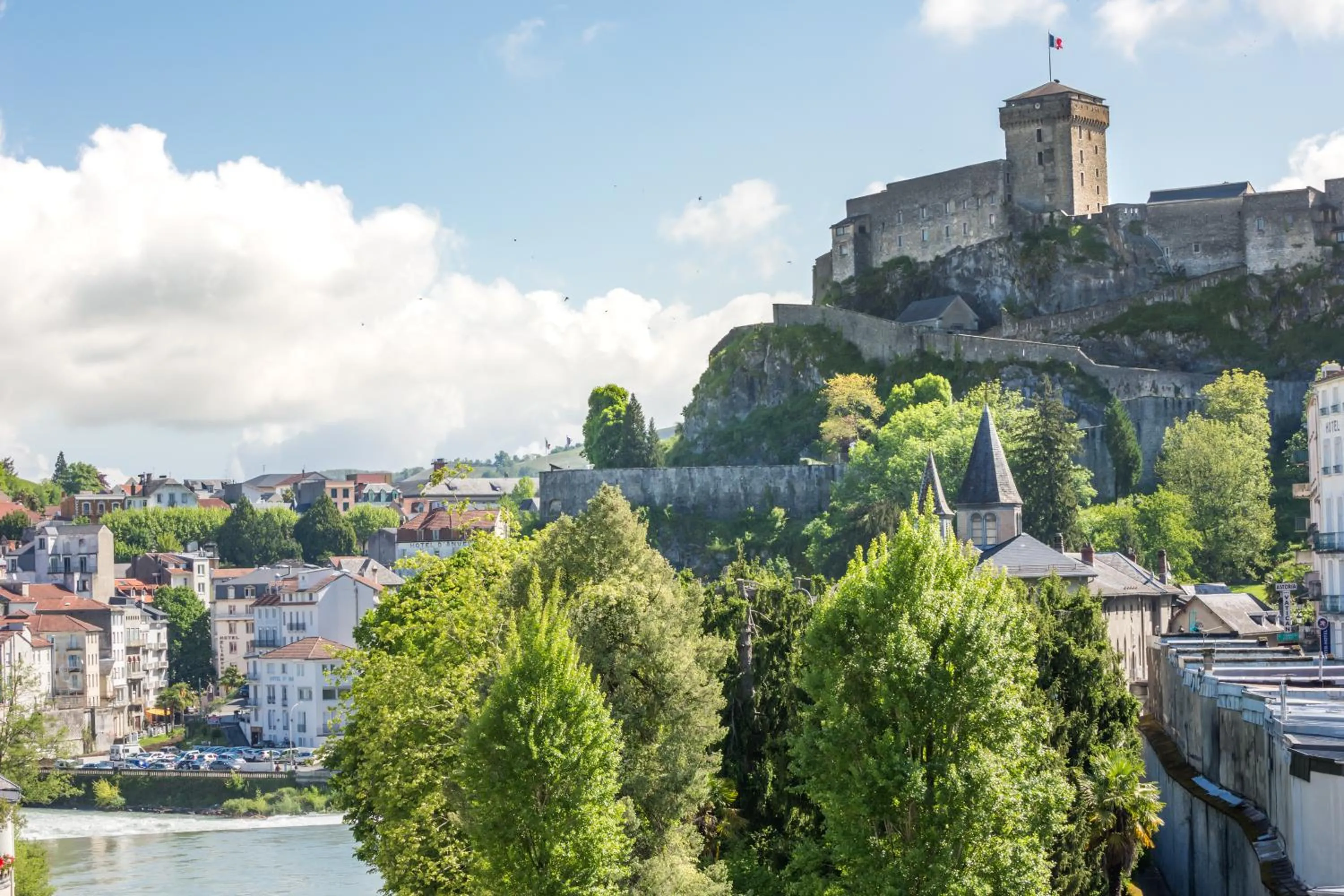 Nearby landmark in Hôtel Notre Dame de France