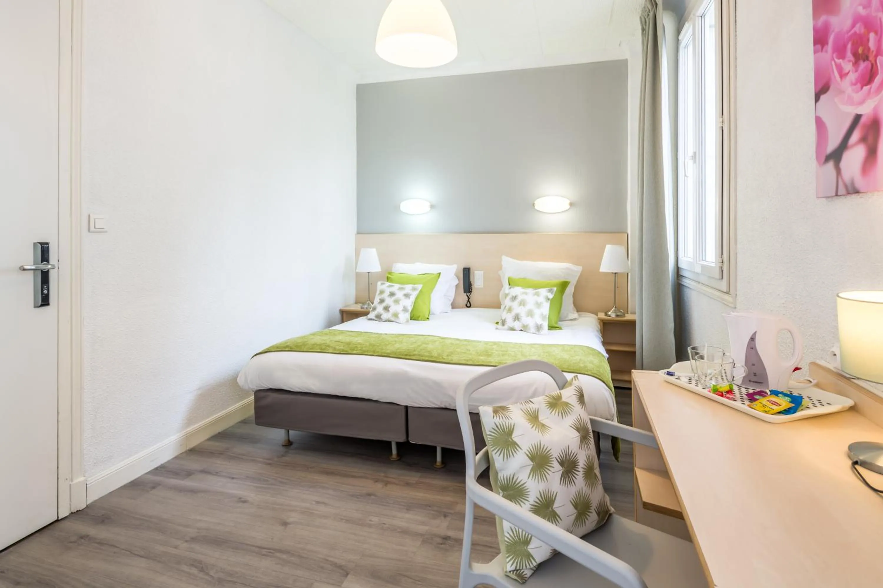 Bed in Hôtel Notre Dame de France