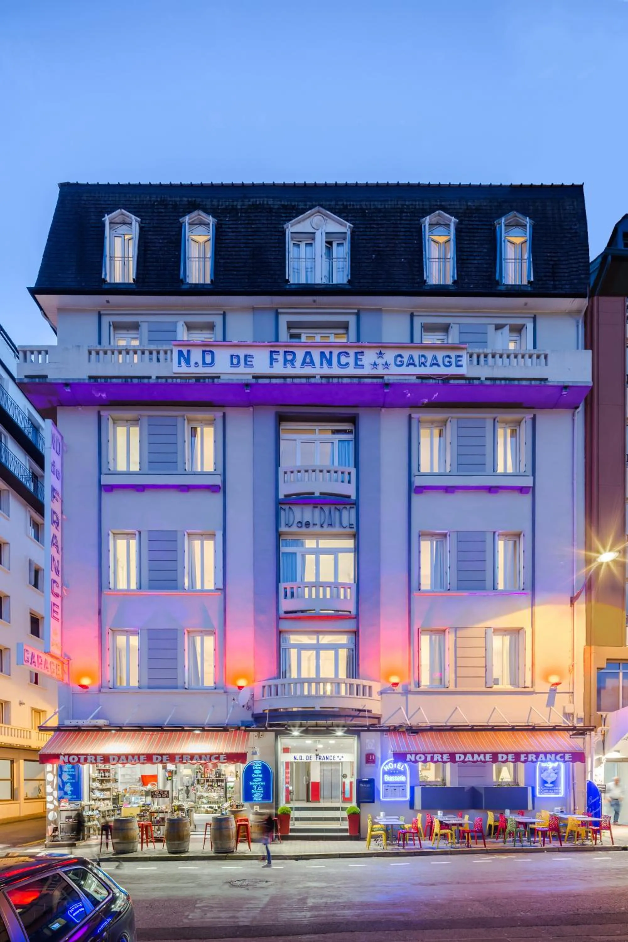 Property building in Hôtel Notre Dame de France