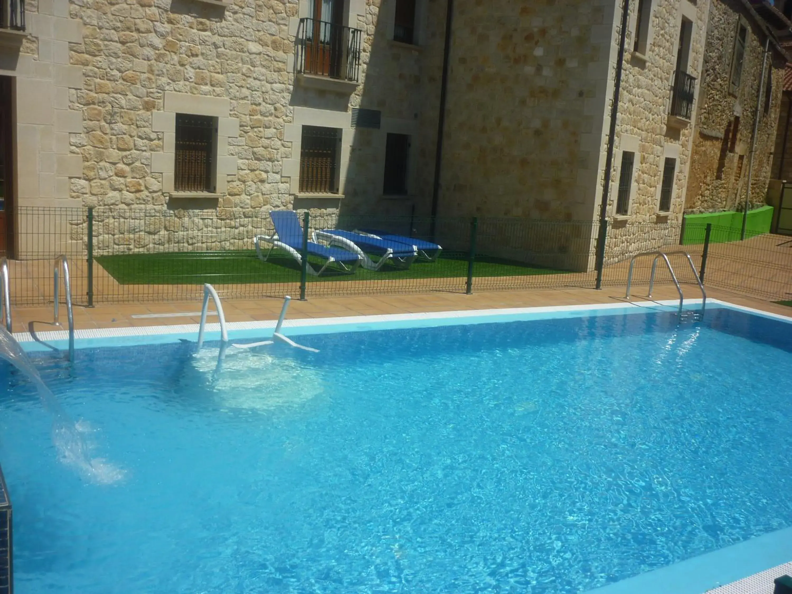 Swimming pool in Hotel Santo Domingo de Silos Swimming pool in Hotel Santo Domingo de Silos