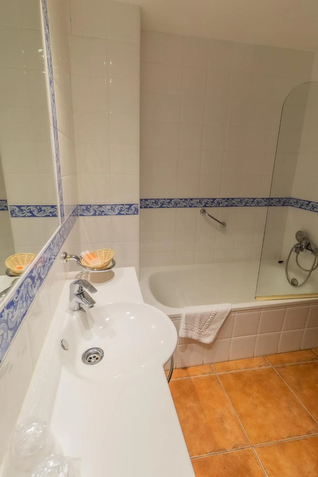 Bathroom in Hotel Santo Domingo de Silos