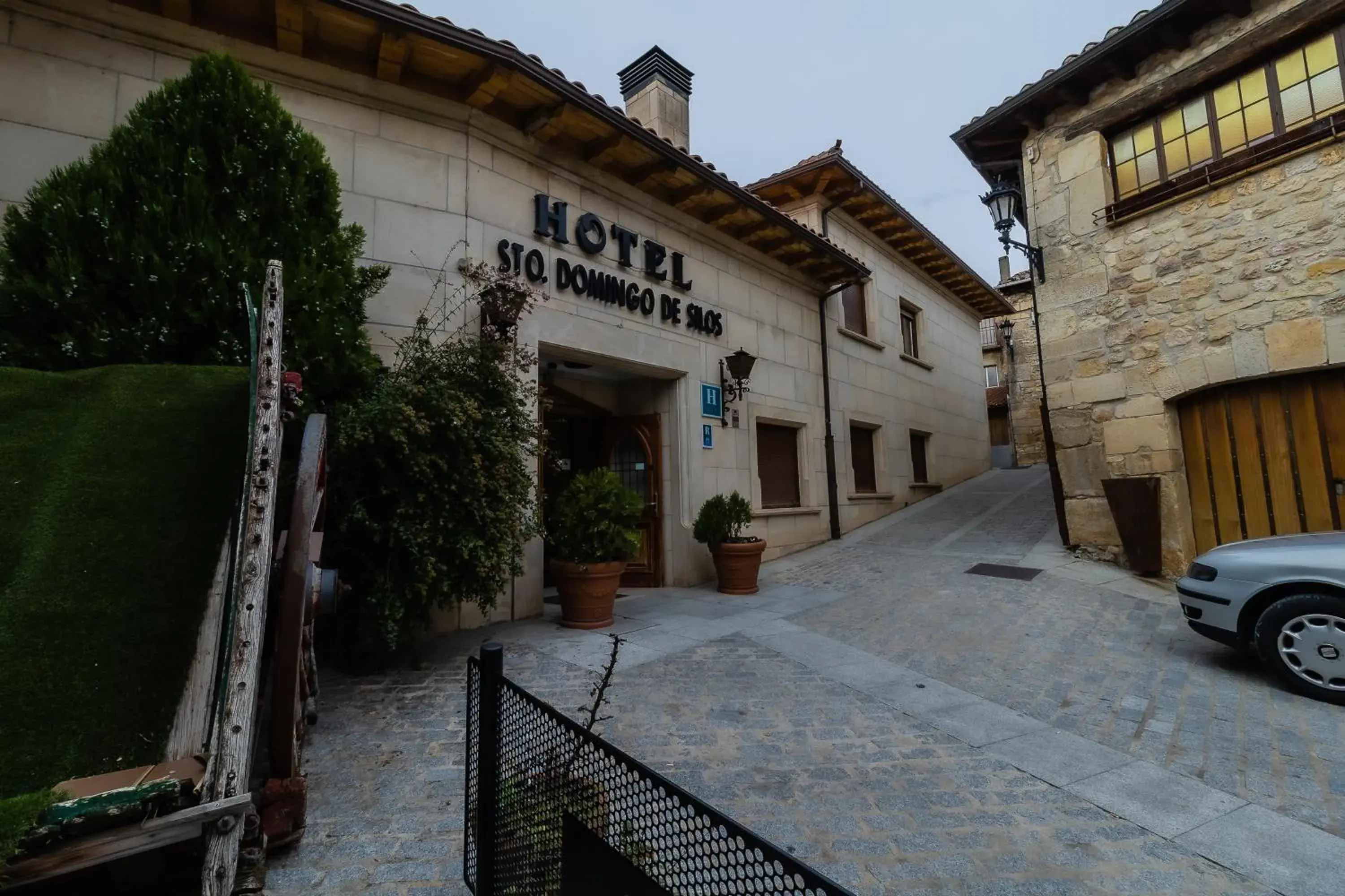 Property building in Hotel Santo Domingo de Silos Property building in Hotel Santo Domingo de Silos