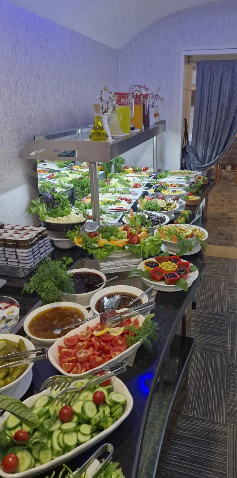 Buffet breakfast in Lioncity Hotel