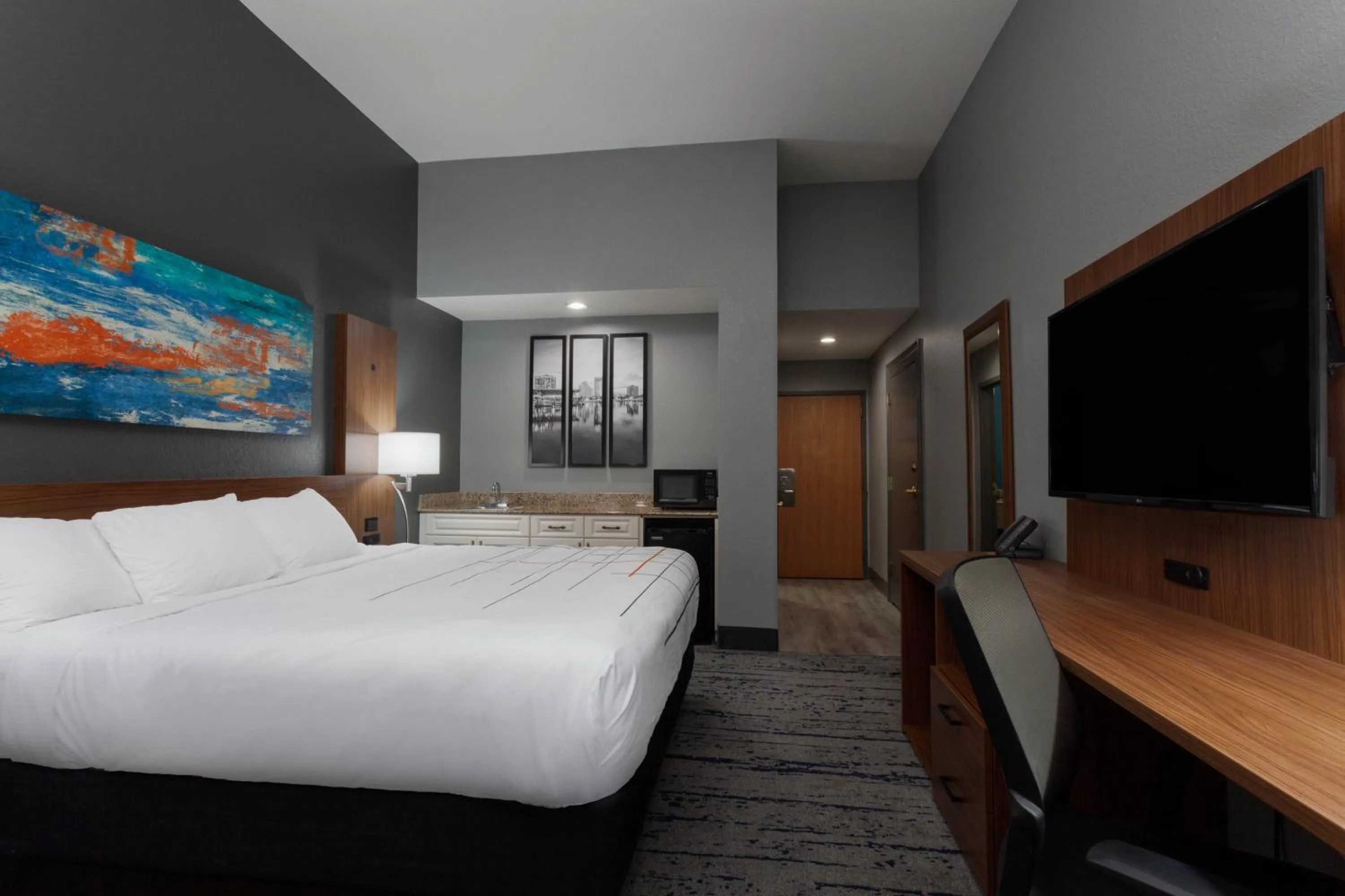 Bedroom, Bed in La Quinta by Wyndham St. Petersburg Northeast *Newly Renovated