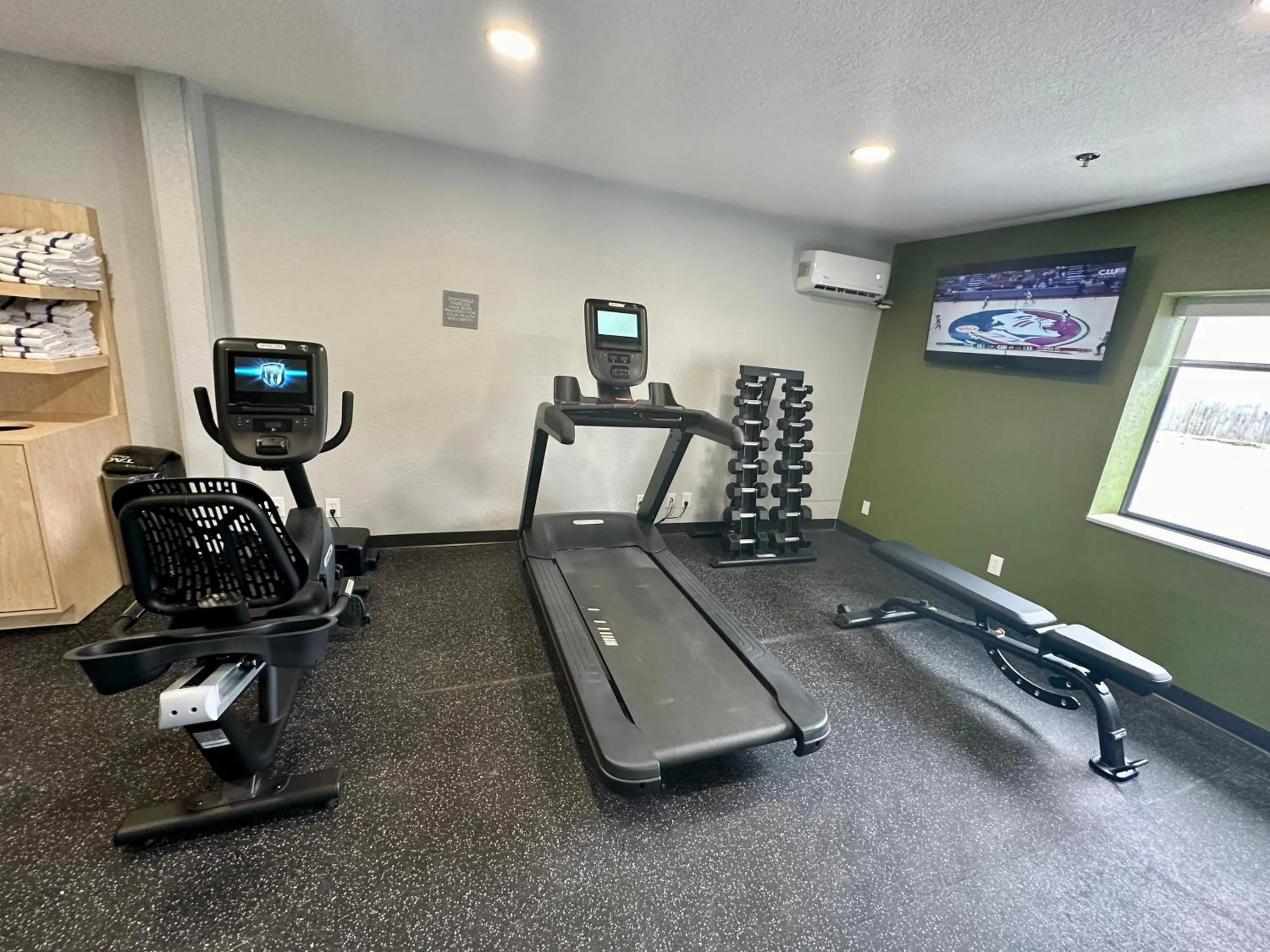 Fitness centre/facilities in Spark By Hilton Fort Wayne