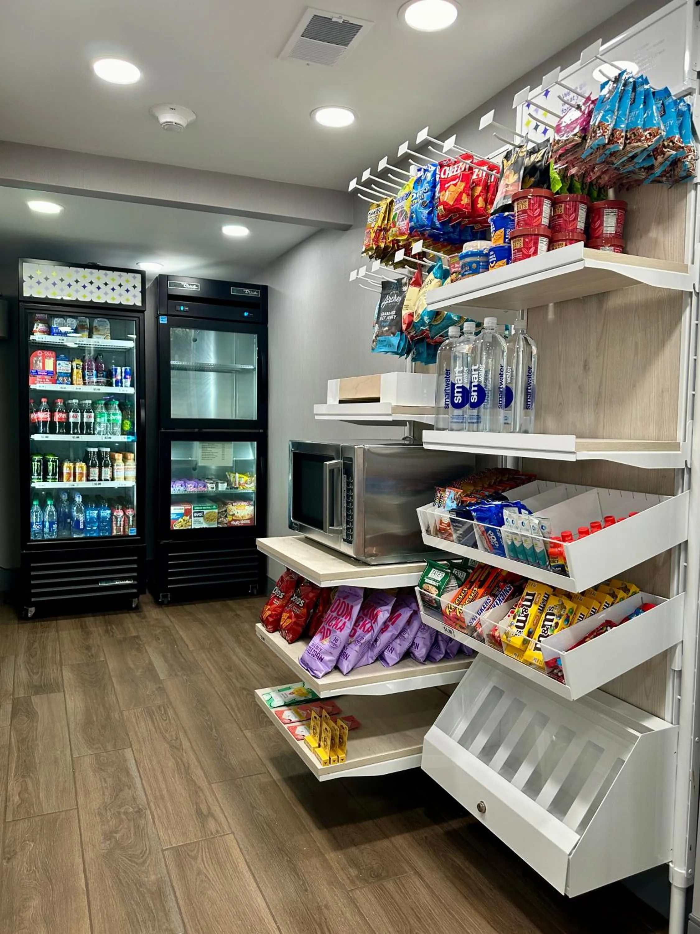 Property building, Supermarket/Shops in FORT Inn