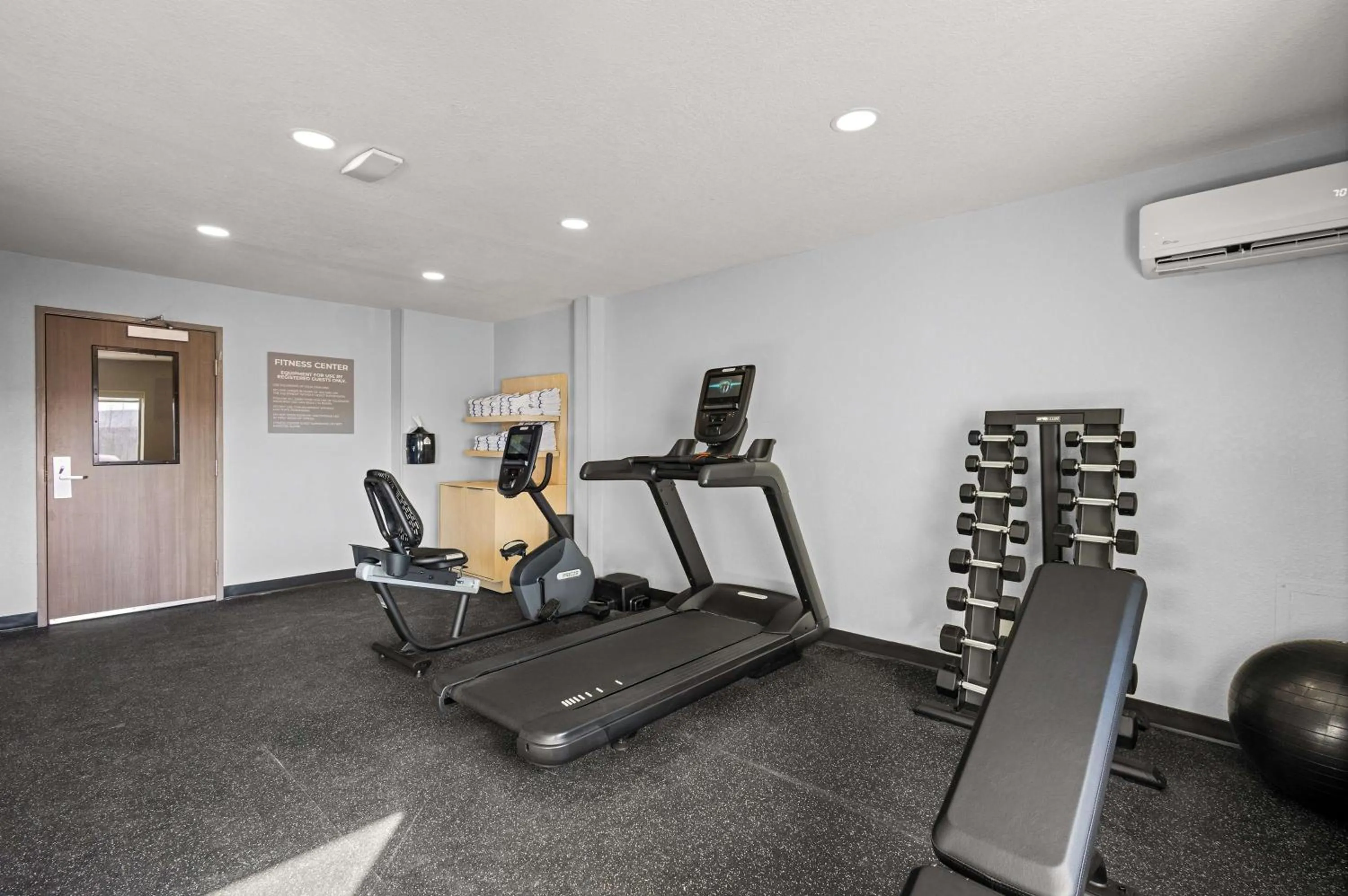 Fitness centre/facilities in Spark By Hilton Fort Wayne