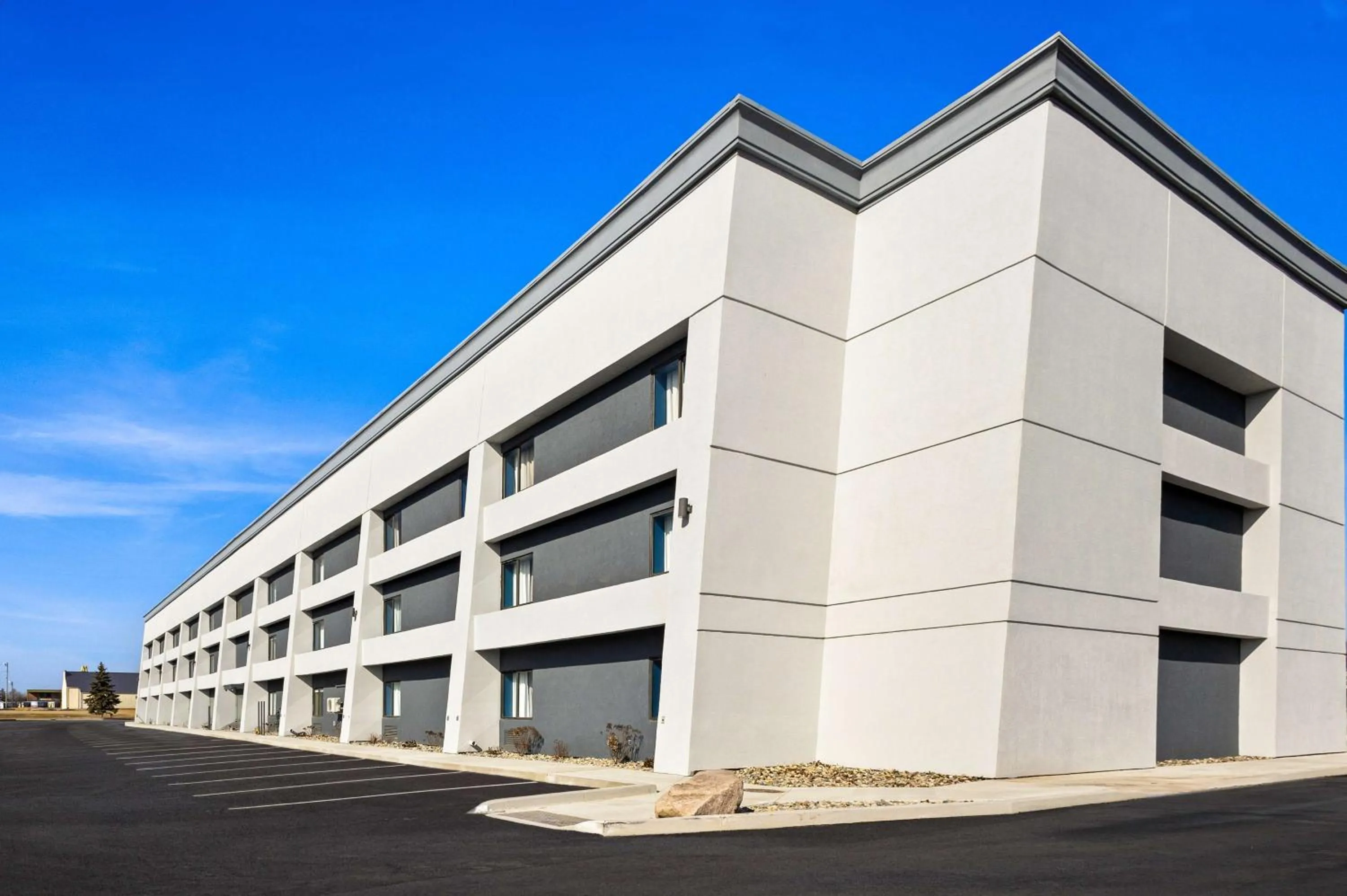 Property building in Spark By Hilton Fort Wayne