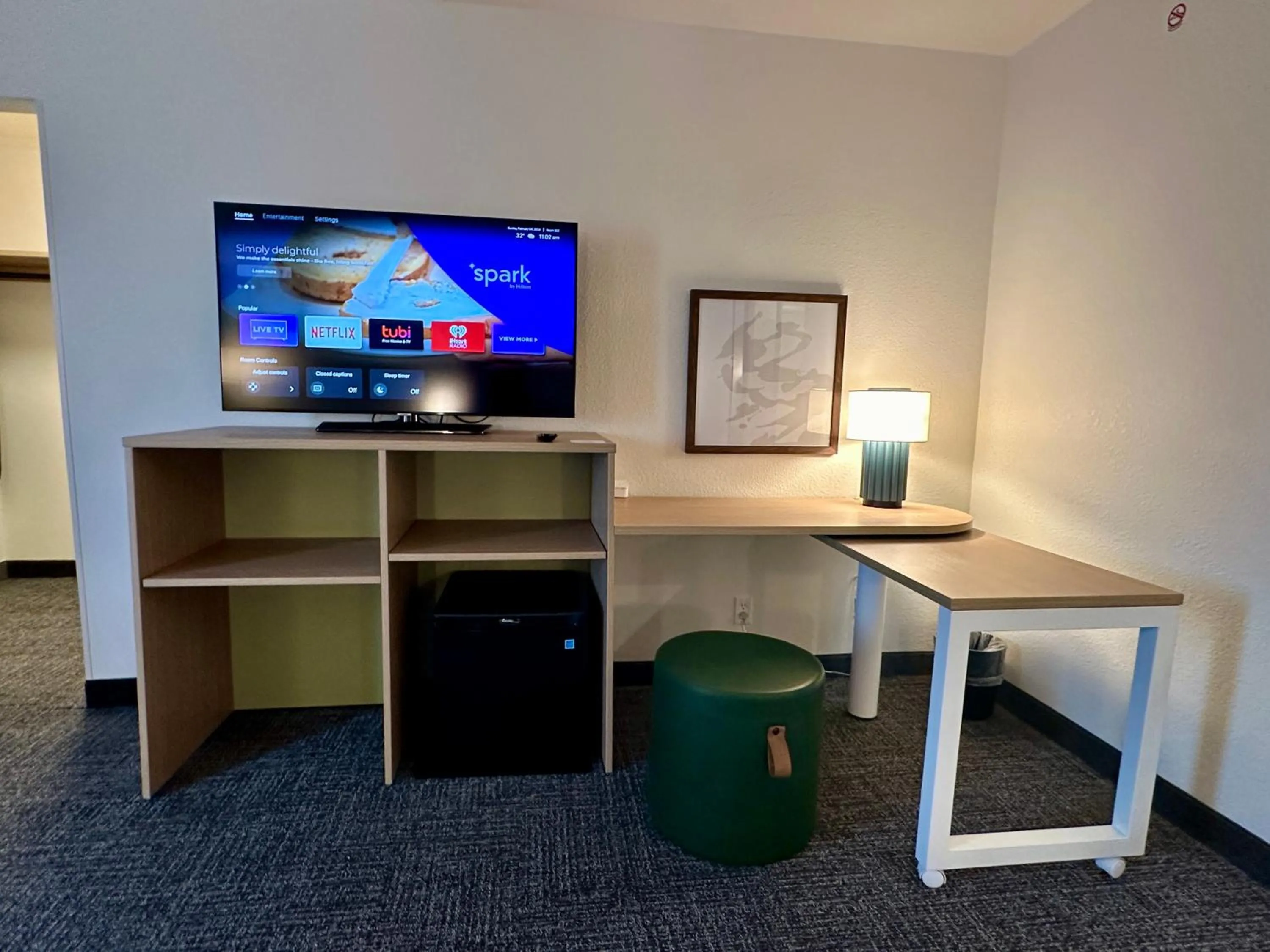 TV and multimedia, TV/Entertainment Center in FORT Inn