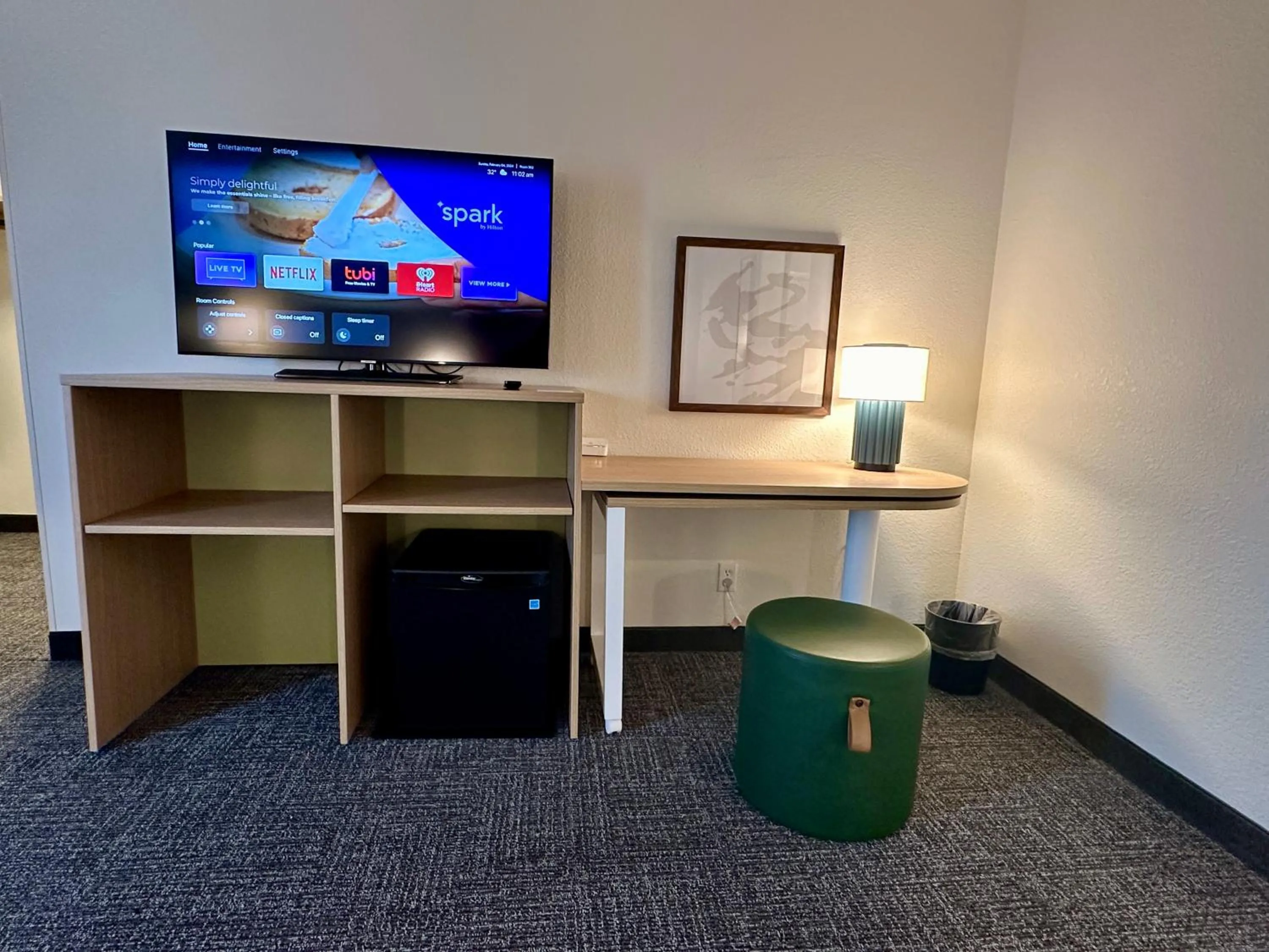 TV and multimedia, TV/Entertainment Center in FORT Inn