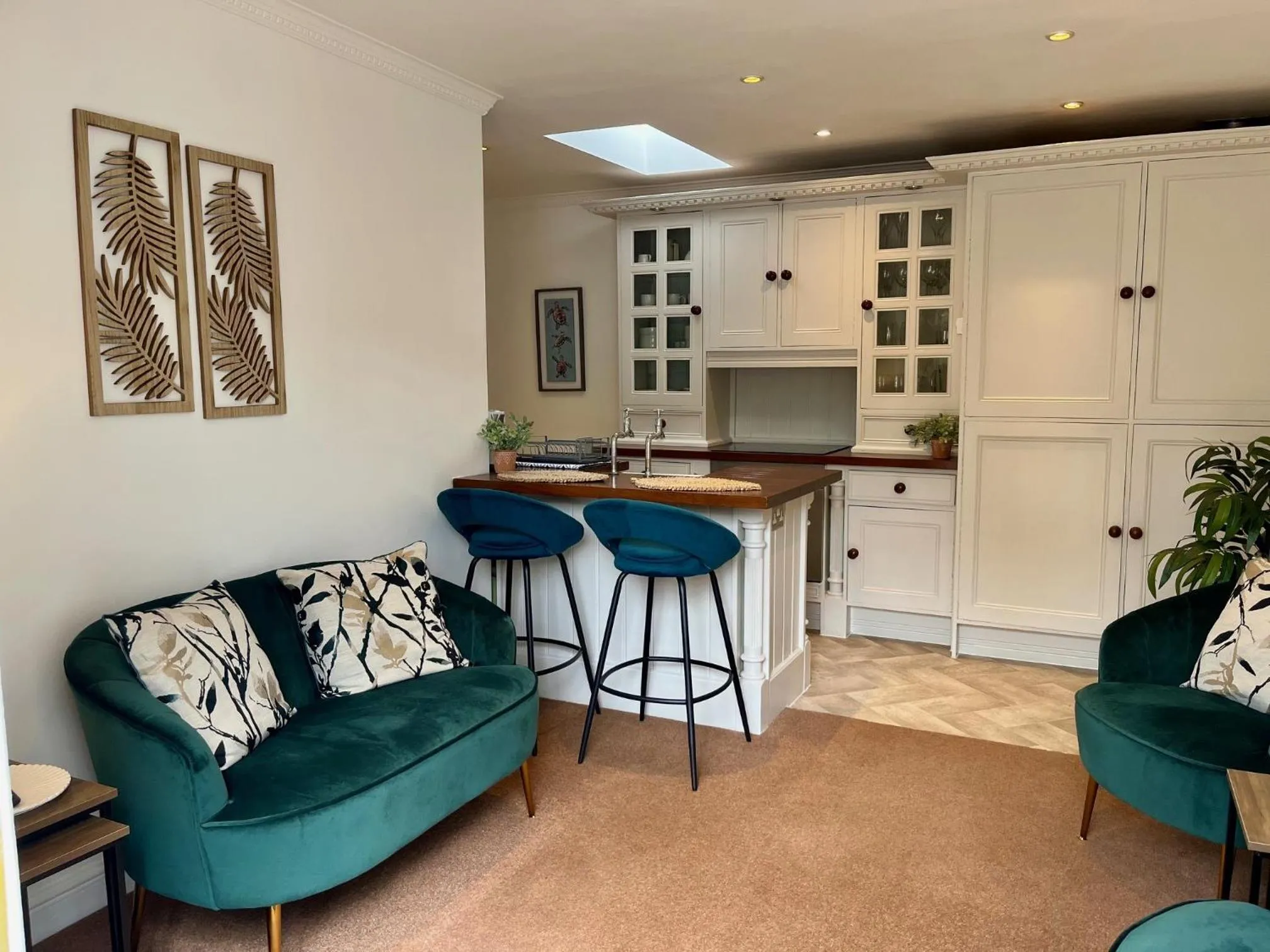 Castle Hotel & Apartments