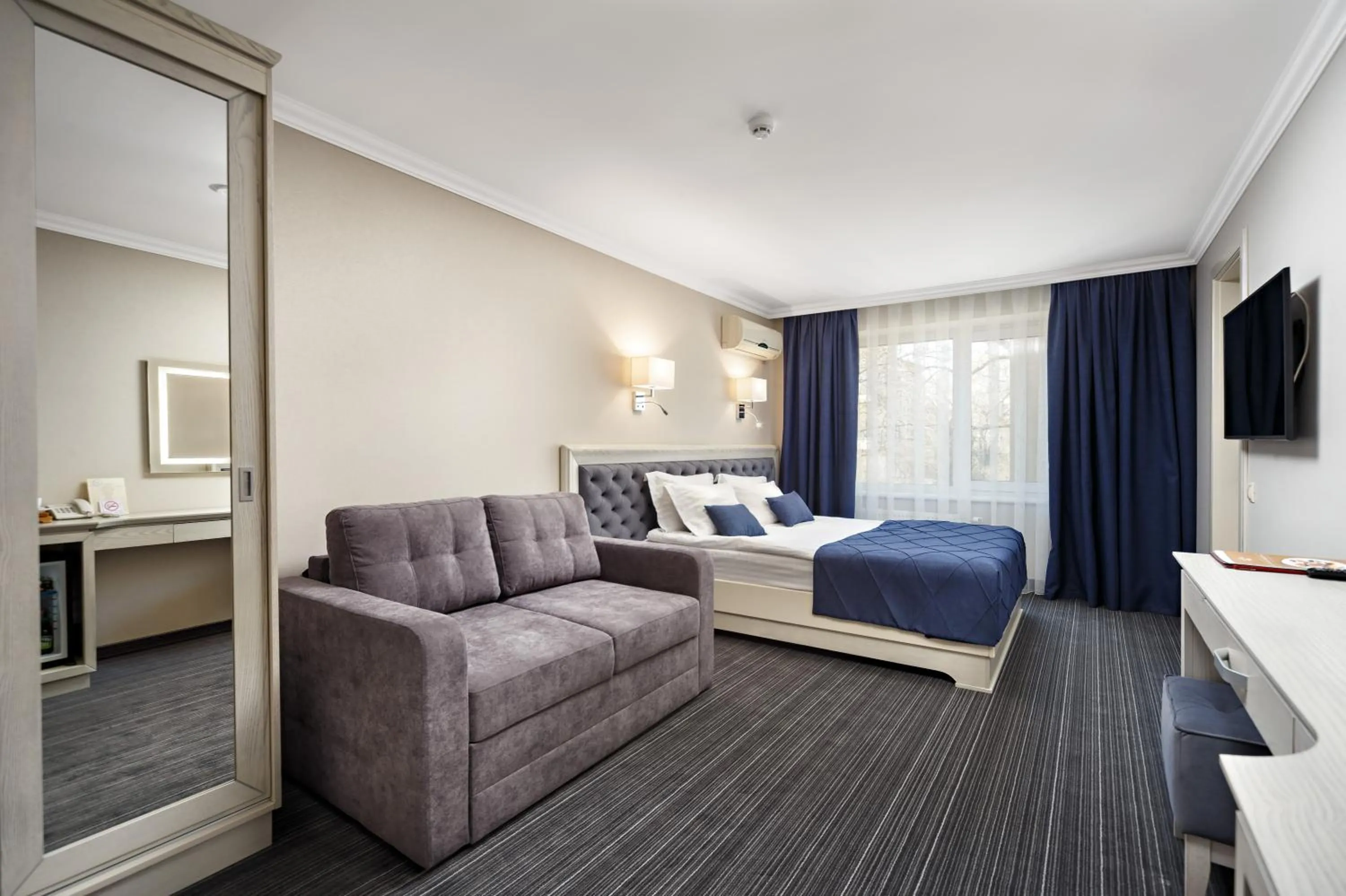 Photo of the whole room, Bed in Eurohotel