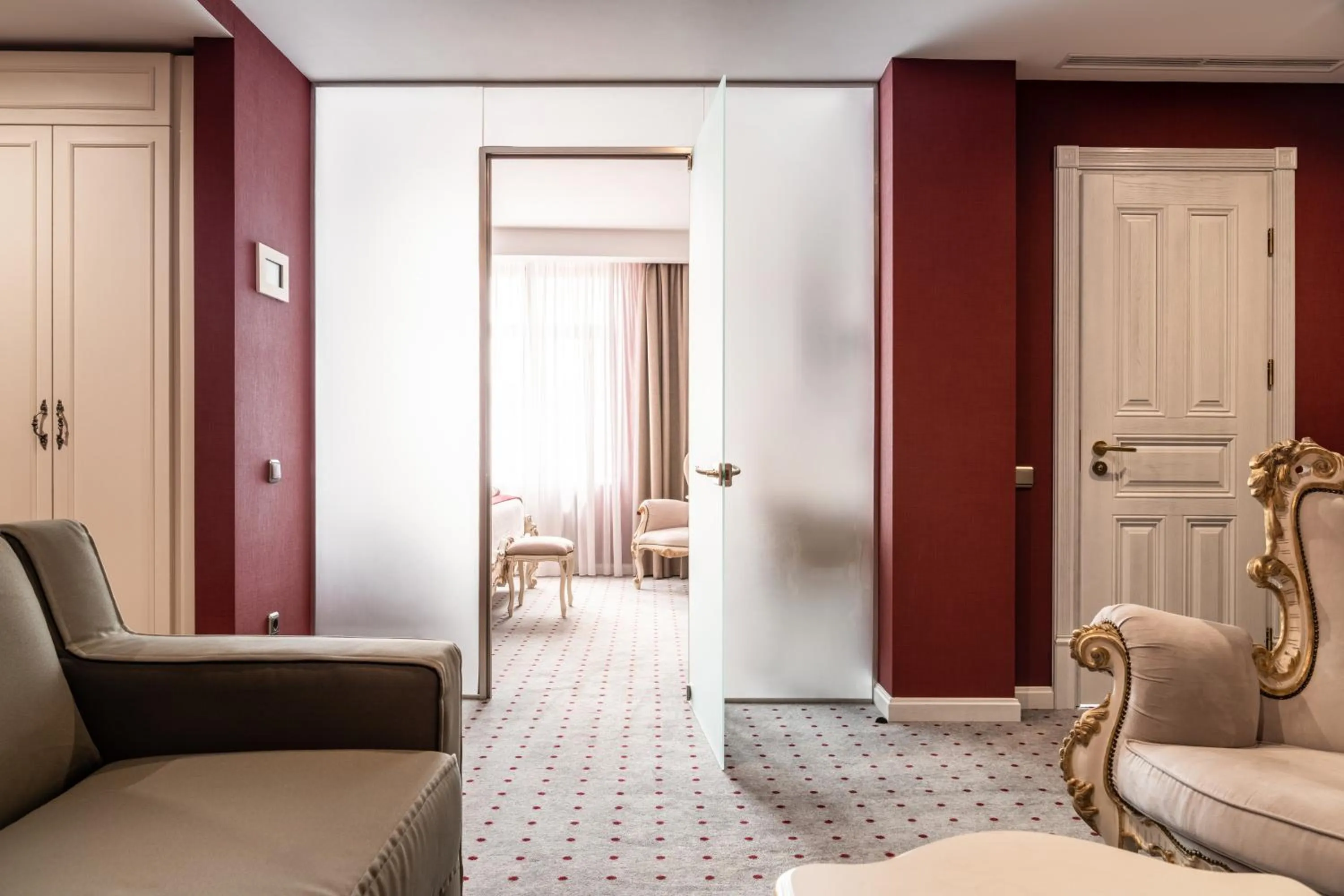 Communal lounge/ TV room in Grand Hotel Lviv Casino & Spa