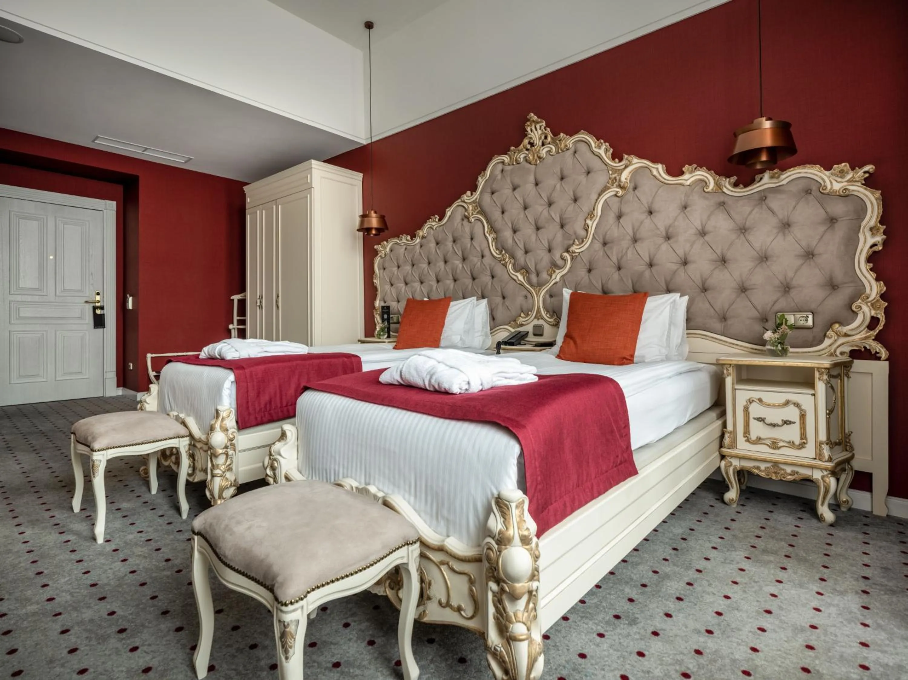Bed in Grand Hotel Lviv Casino & Spa