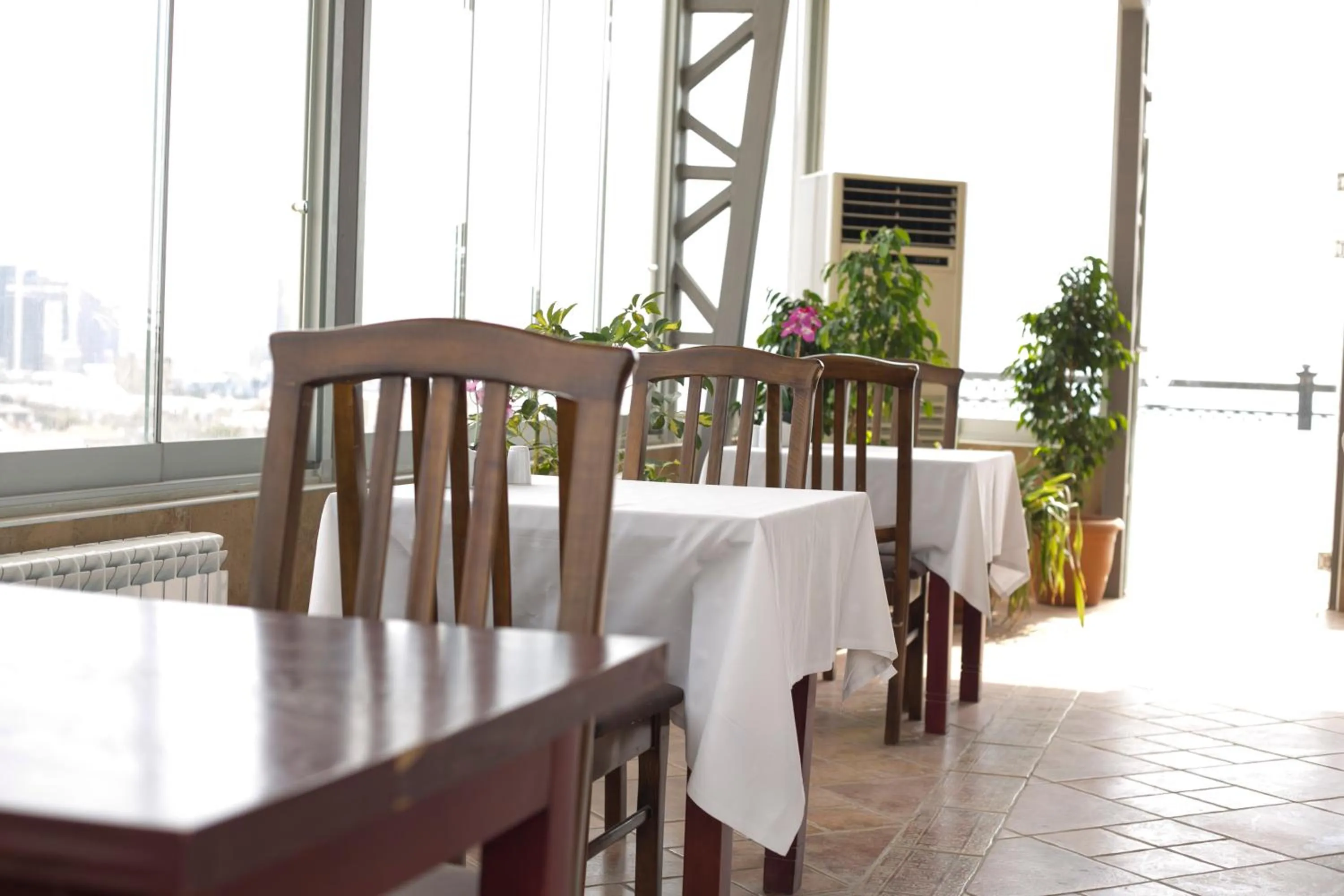 Restaurant/places to eat in Old City Inn Hotel