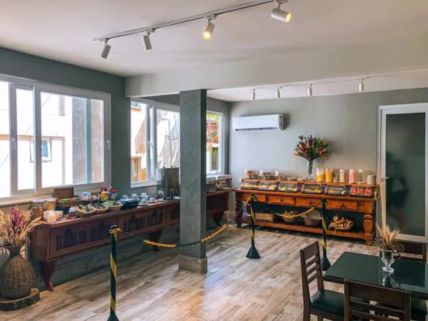 Buffet breakfast in Pousada Pérola Do Morro