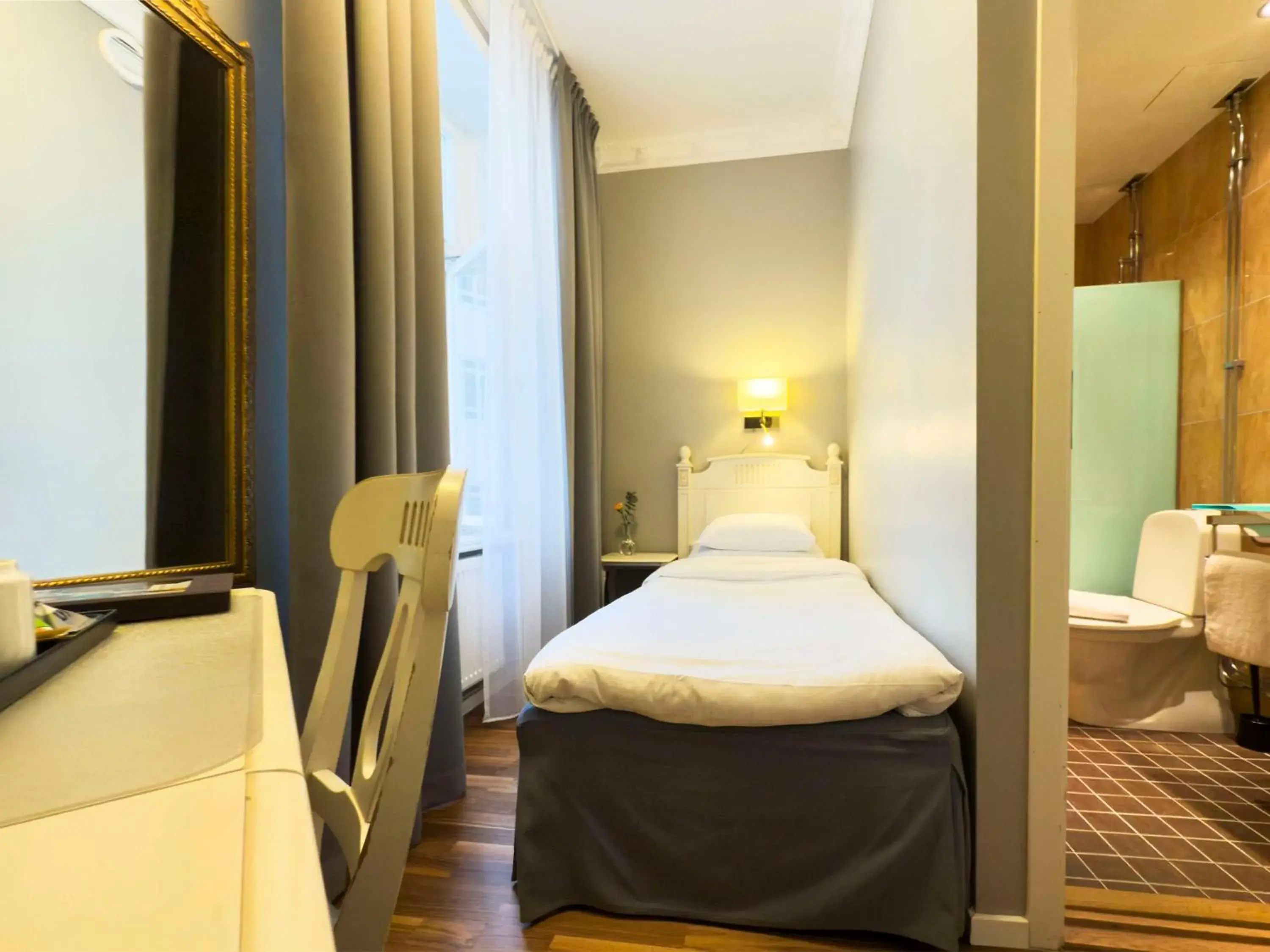 Bedroom, Bed in Best Western Hotel Bentleys Bedroom, Bed in Best Western Hotel Bentleys