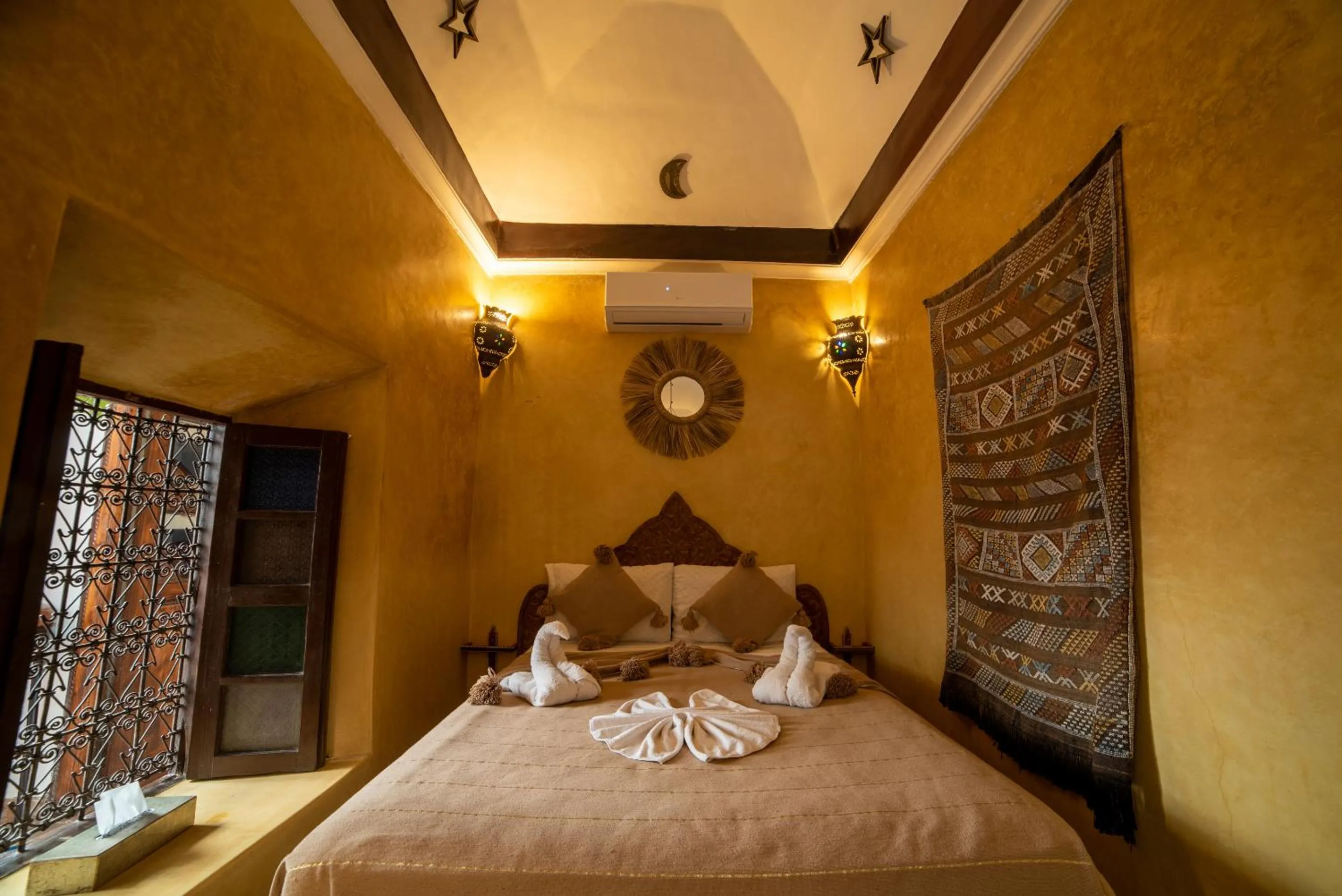 Bedroom, Bed in Riad Le Jardin de Lea, Suites & Spa