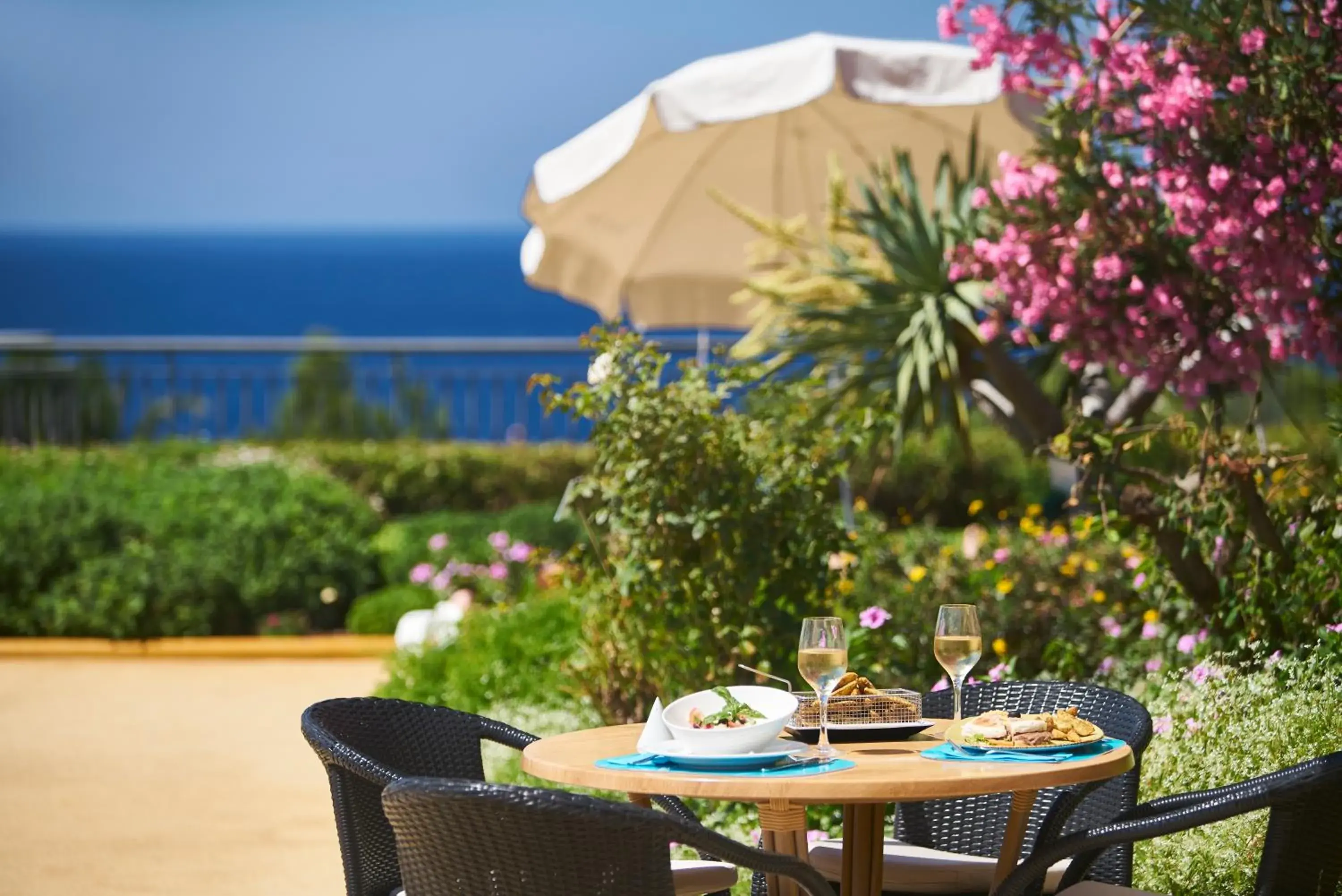 Lounge or bar in The Residence Porto Mare - PortoBay Lounge or bar in The Residence Porto Mare - PortoBay