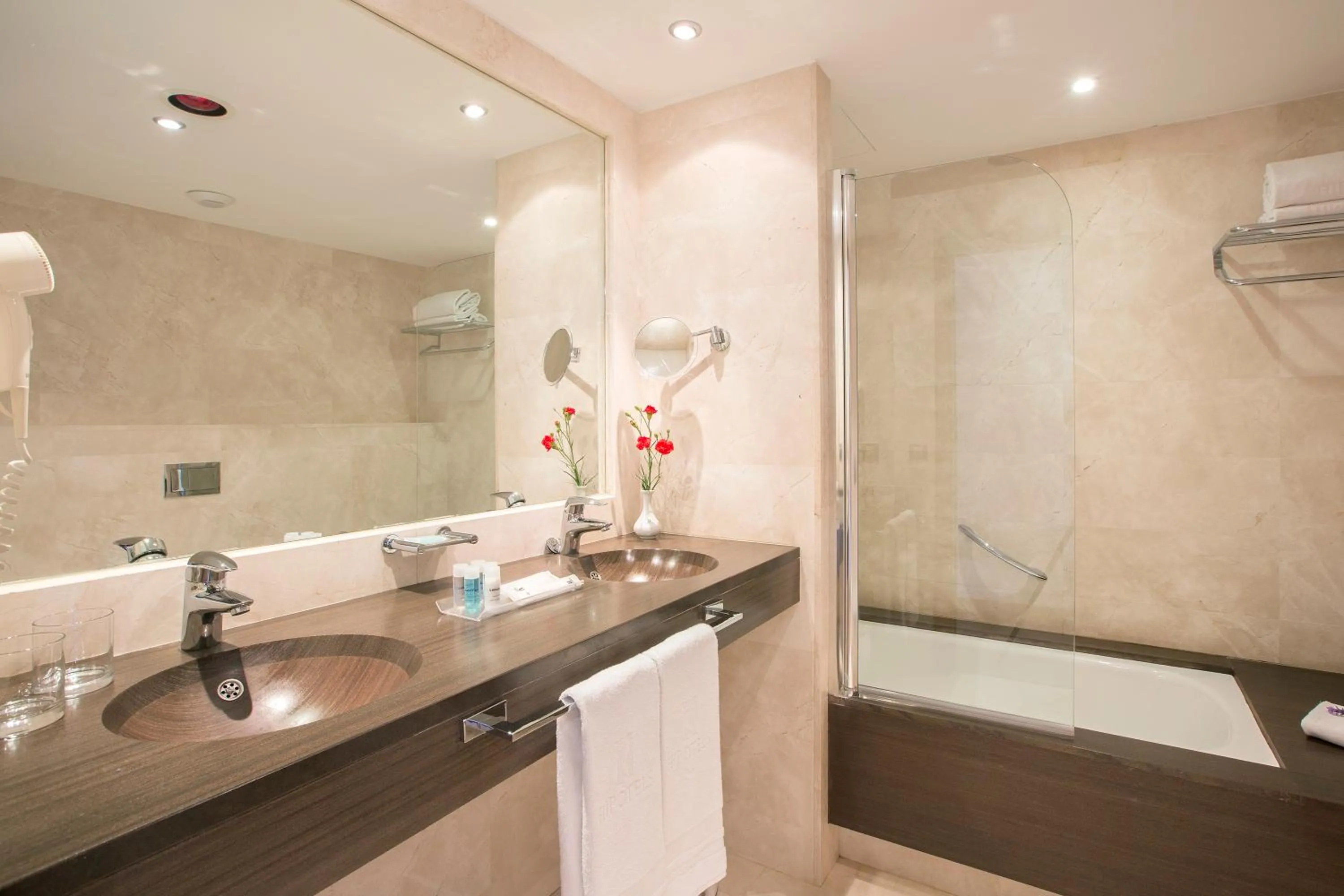 Bathroom in Hipotels Cala Millor Park