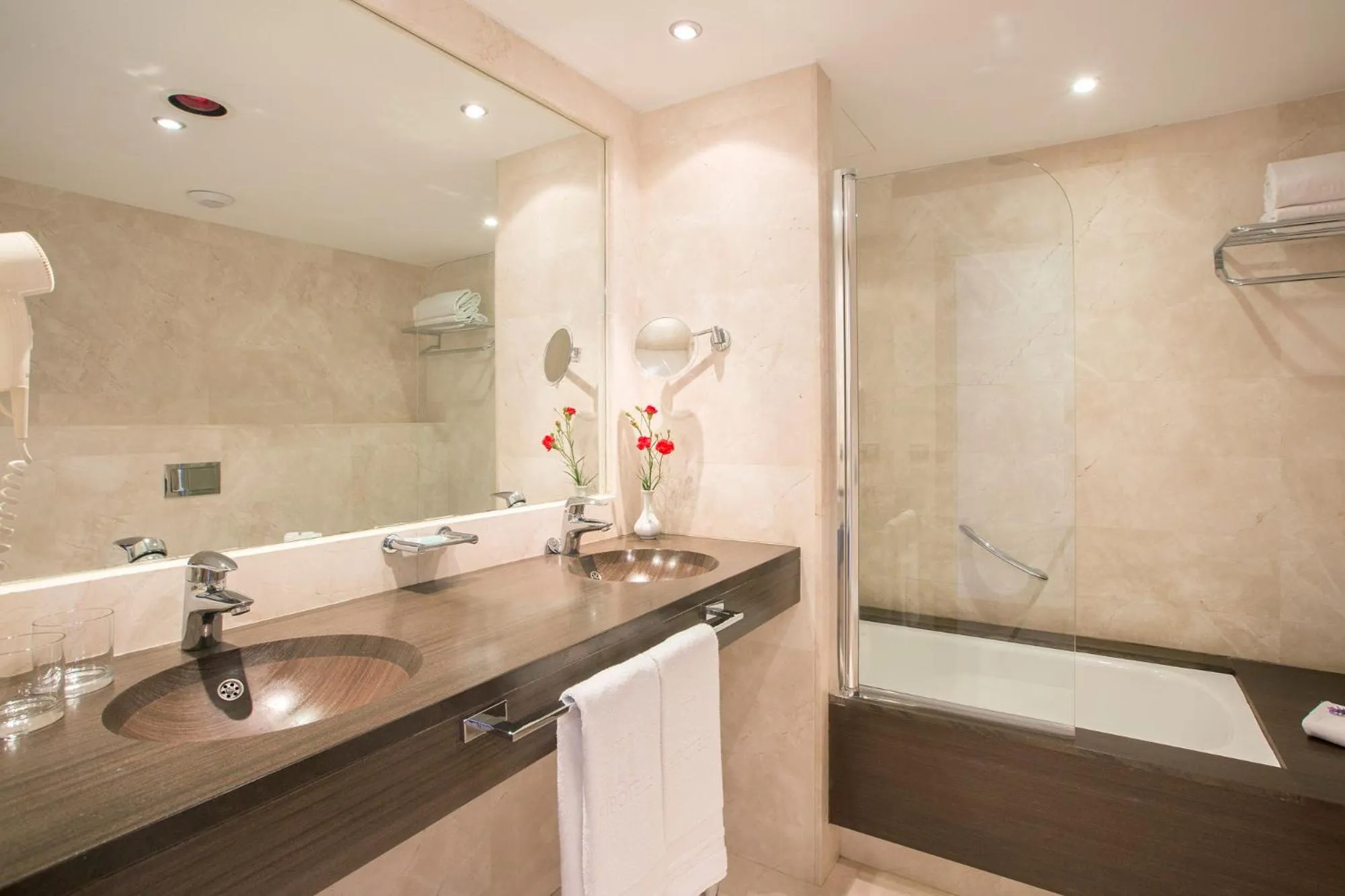 Bathroom in Hipotels Cala Millor Park