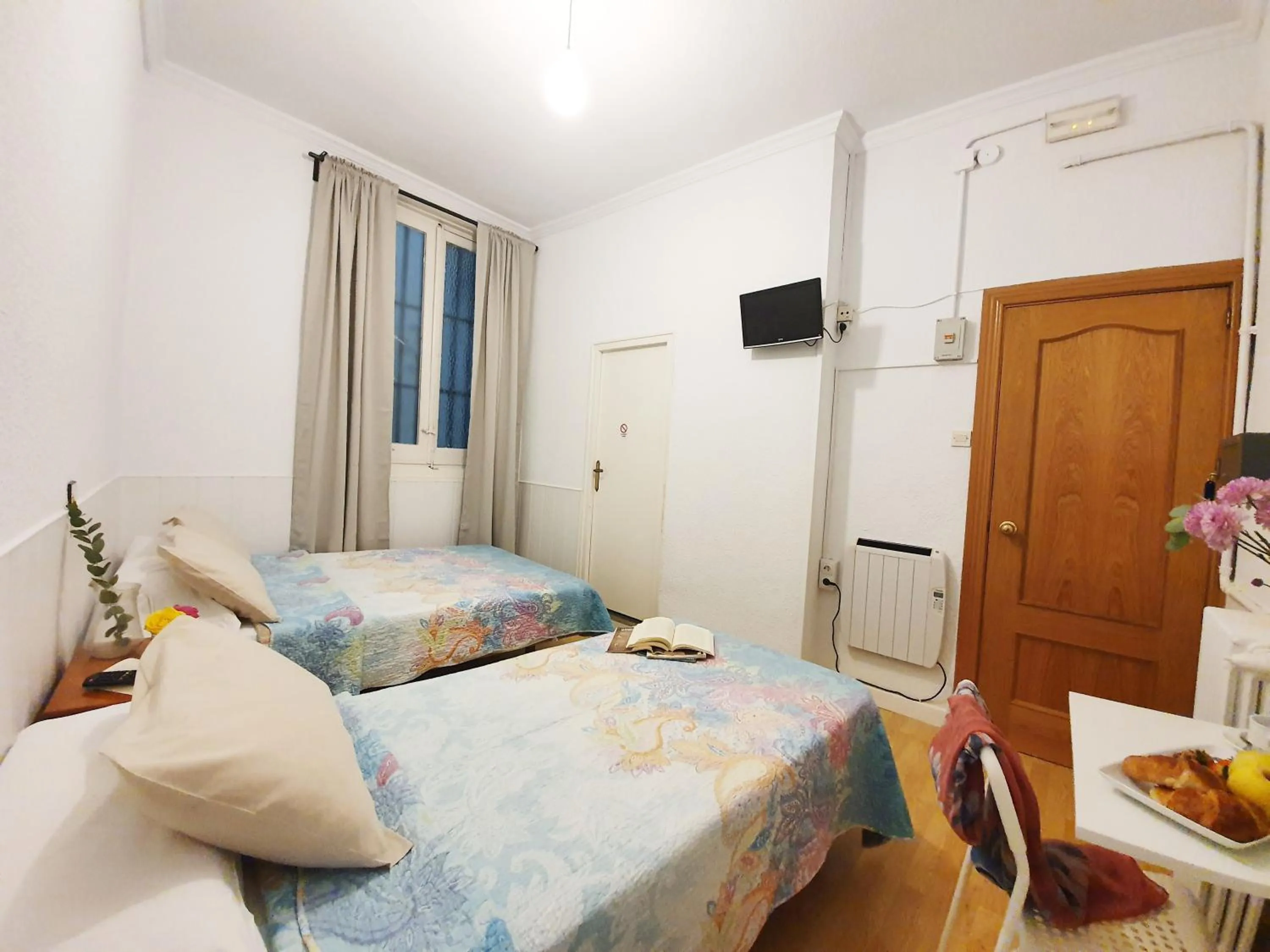 Bed in Hostal Alicante