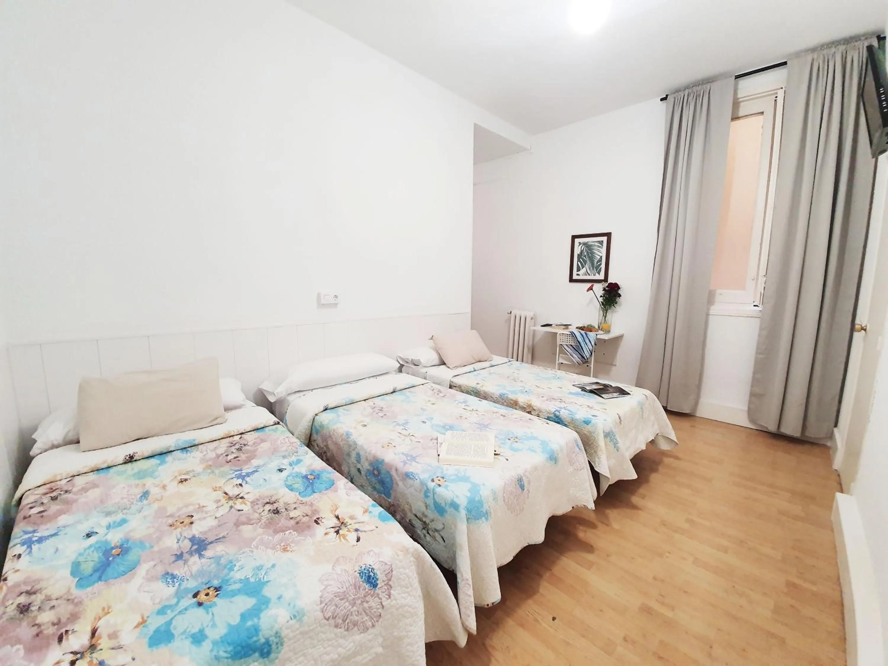 Photo of the whole room, Bed in Hostal Alicante