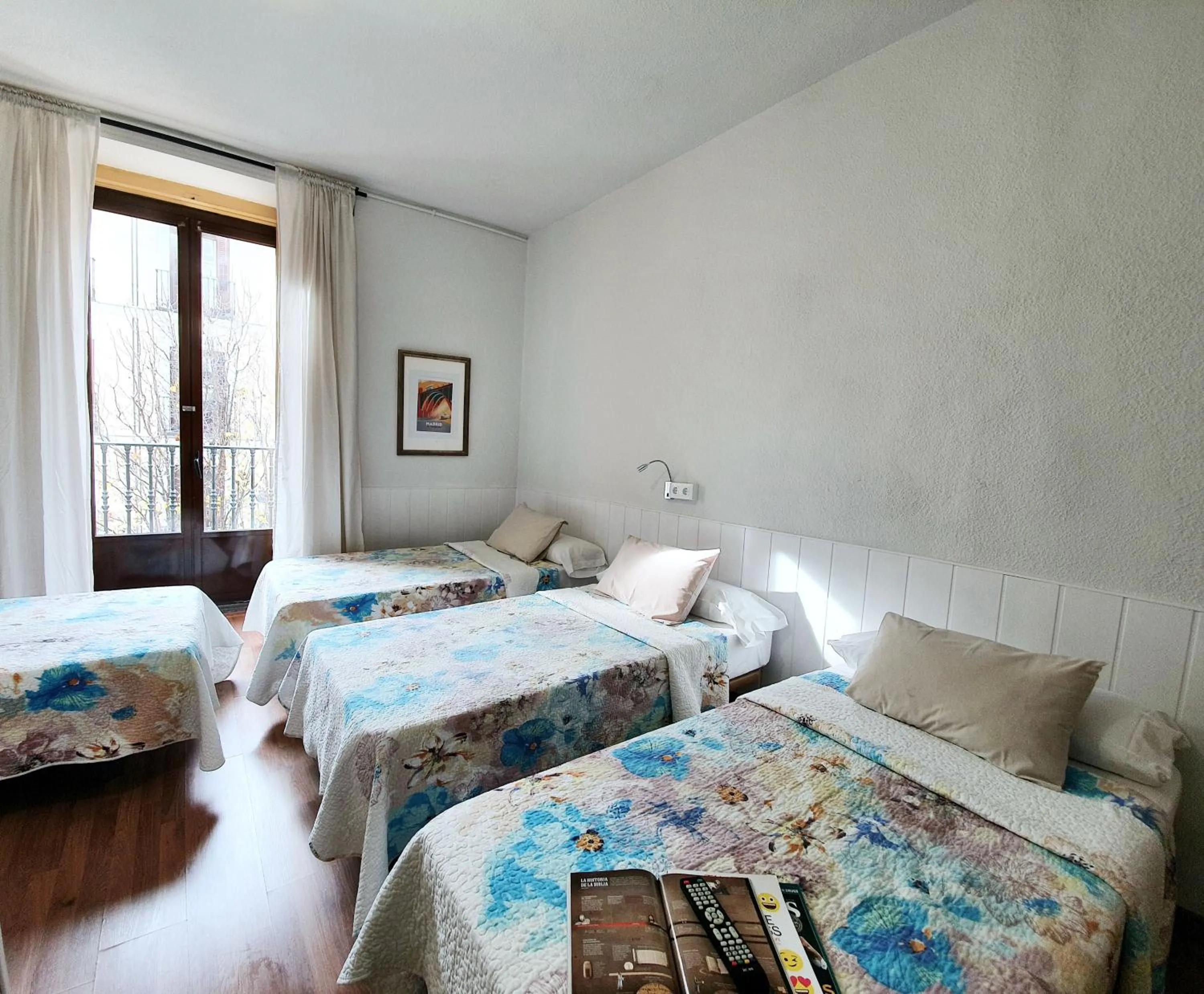 Bed in Hostal Alicante