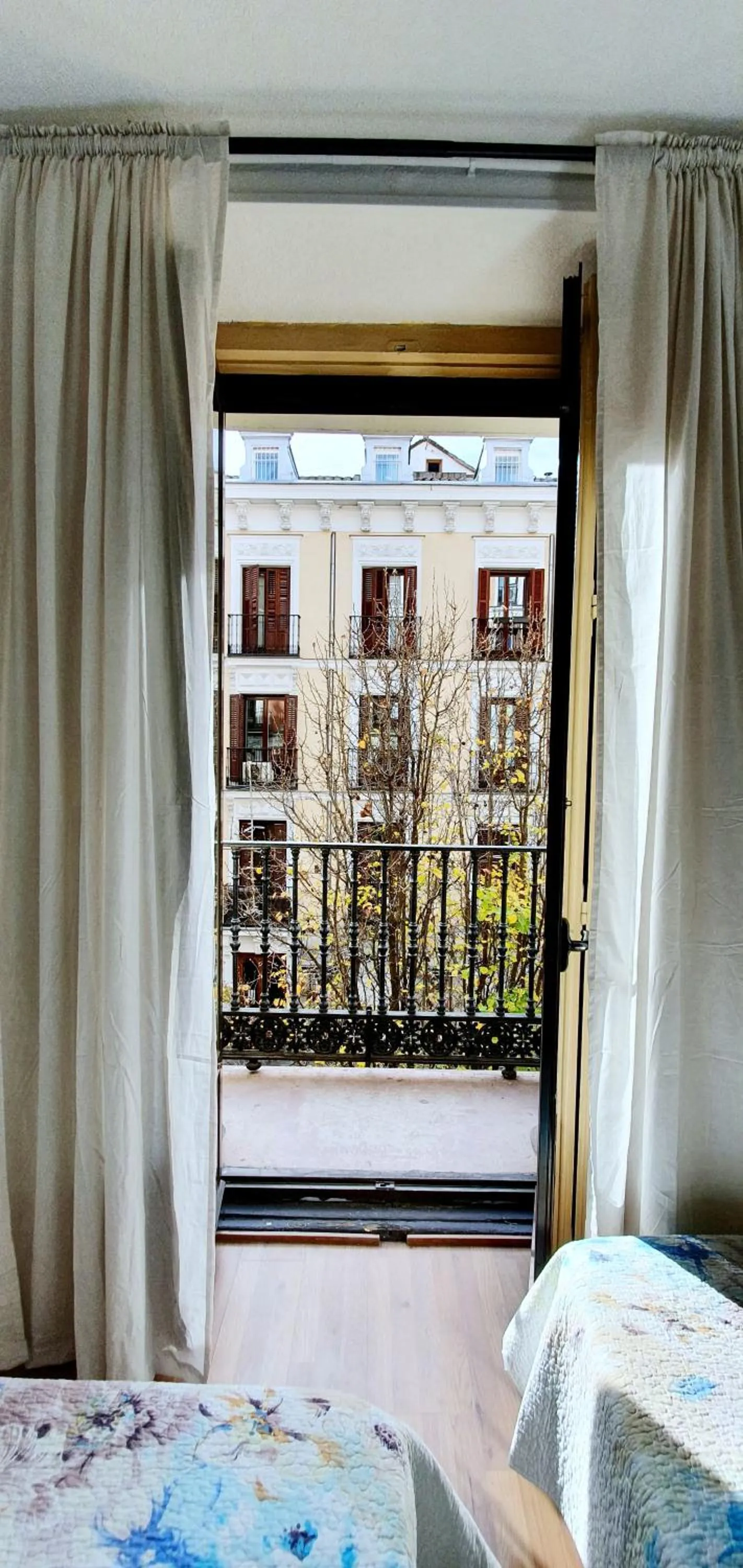 Street view, Bed in Hostal Alicante