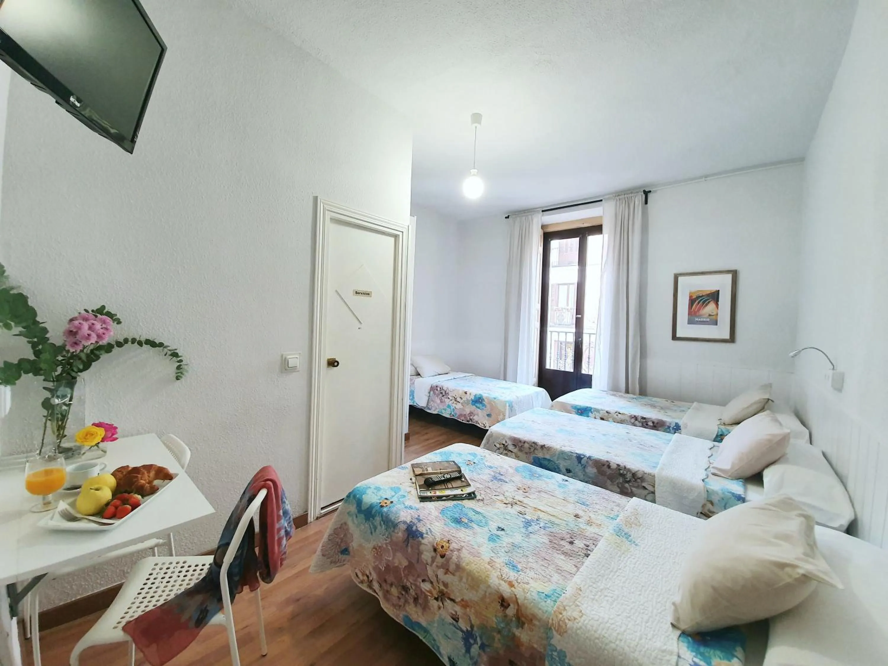 Photo of the whole room, Bed in Hostal Alicante