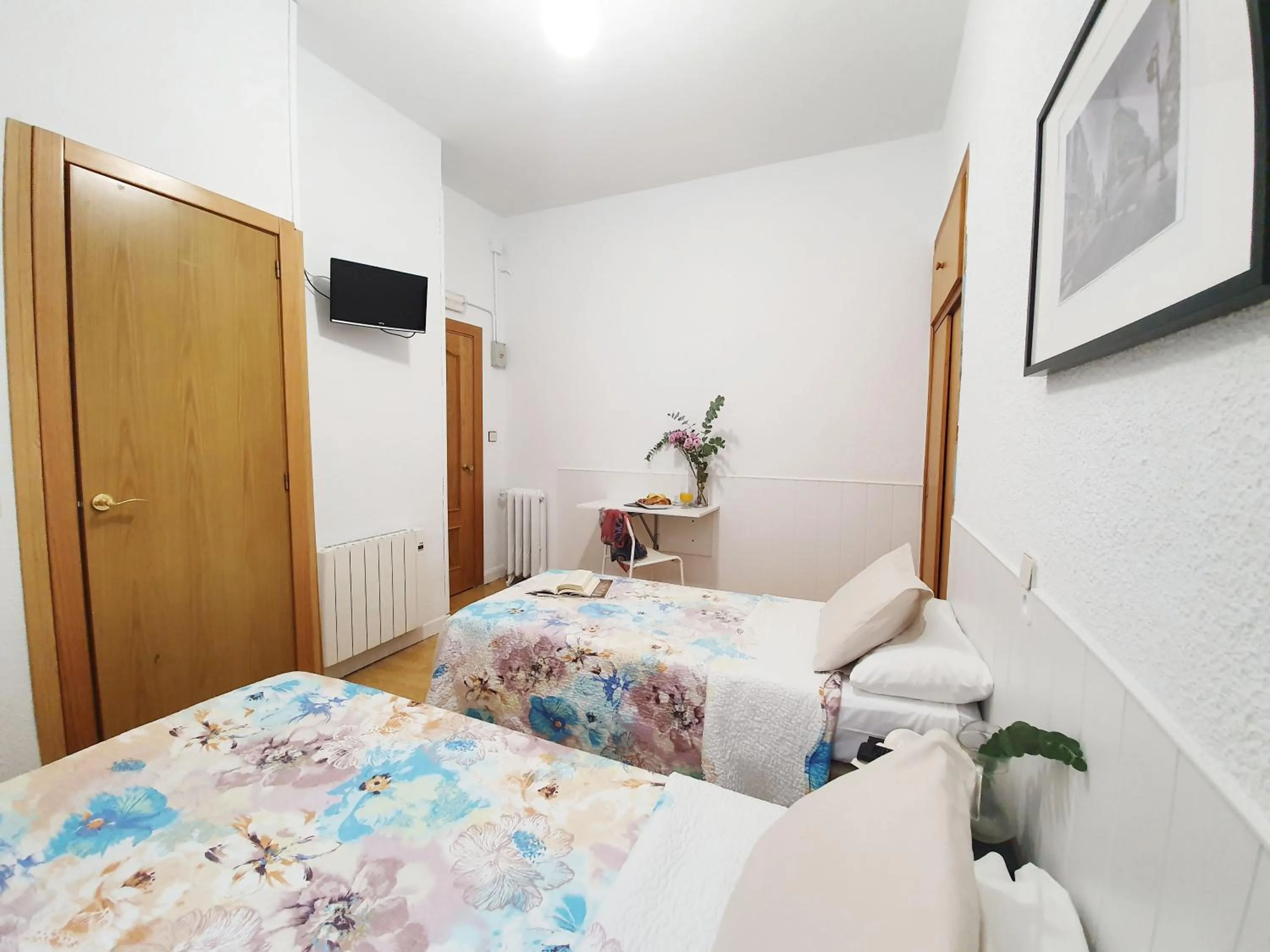 Bed in Hostal Alicante