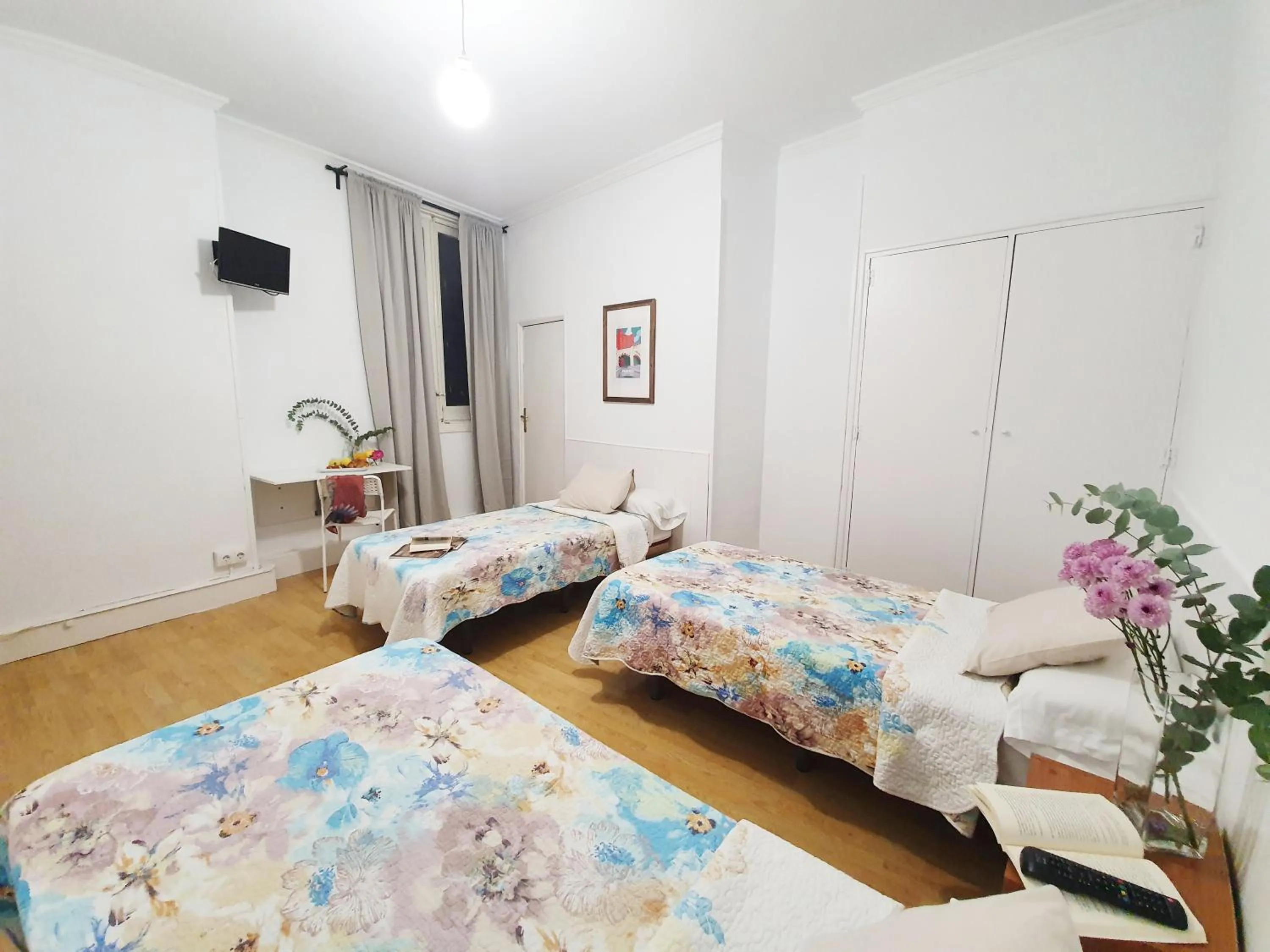 Photo of the whole room, Bed in Hostal Alicante