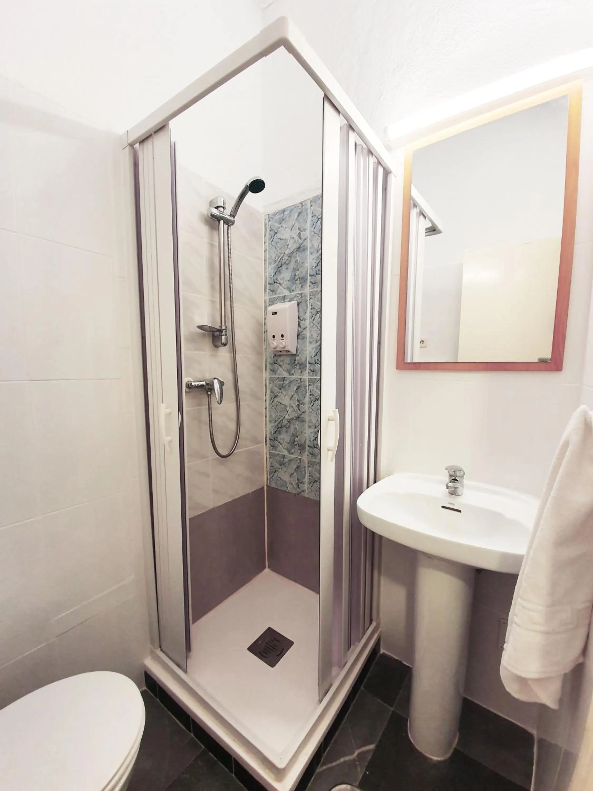 Bathroom in Hostal Alicante