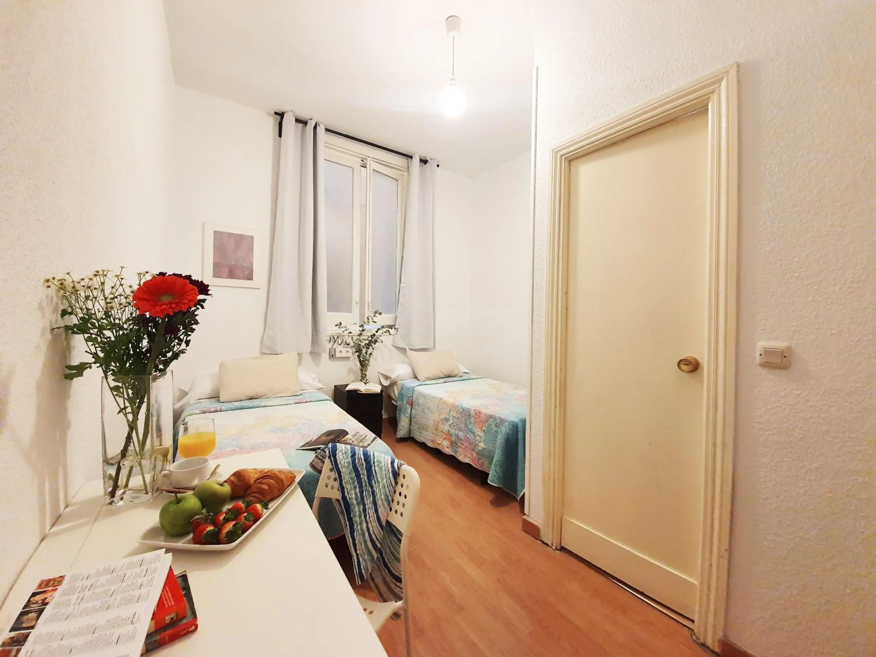 Photo of the whole room, Bed in Hostal Alicante