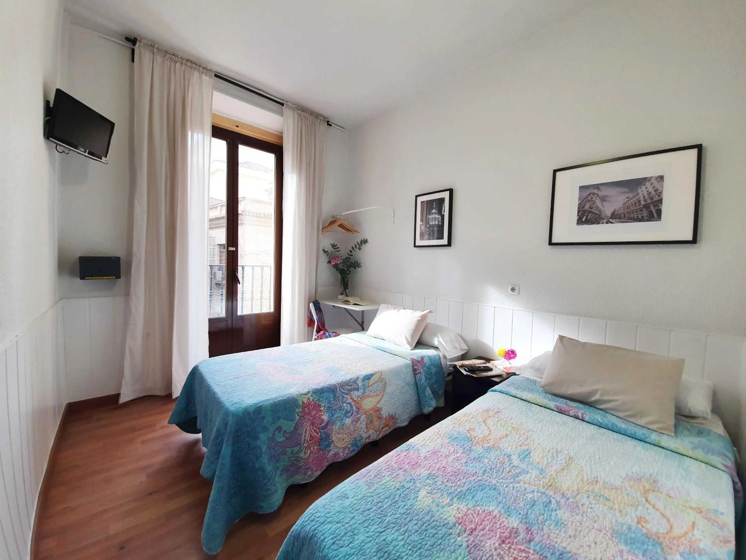 Photo of the whole room, Bed in Hostal Alicante