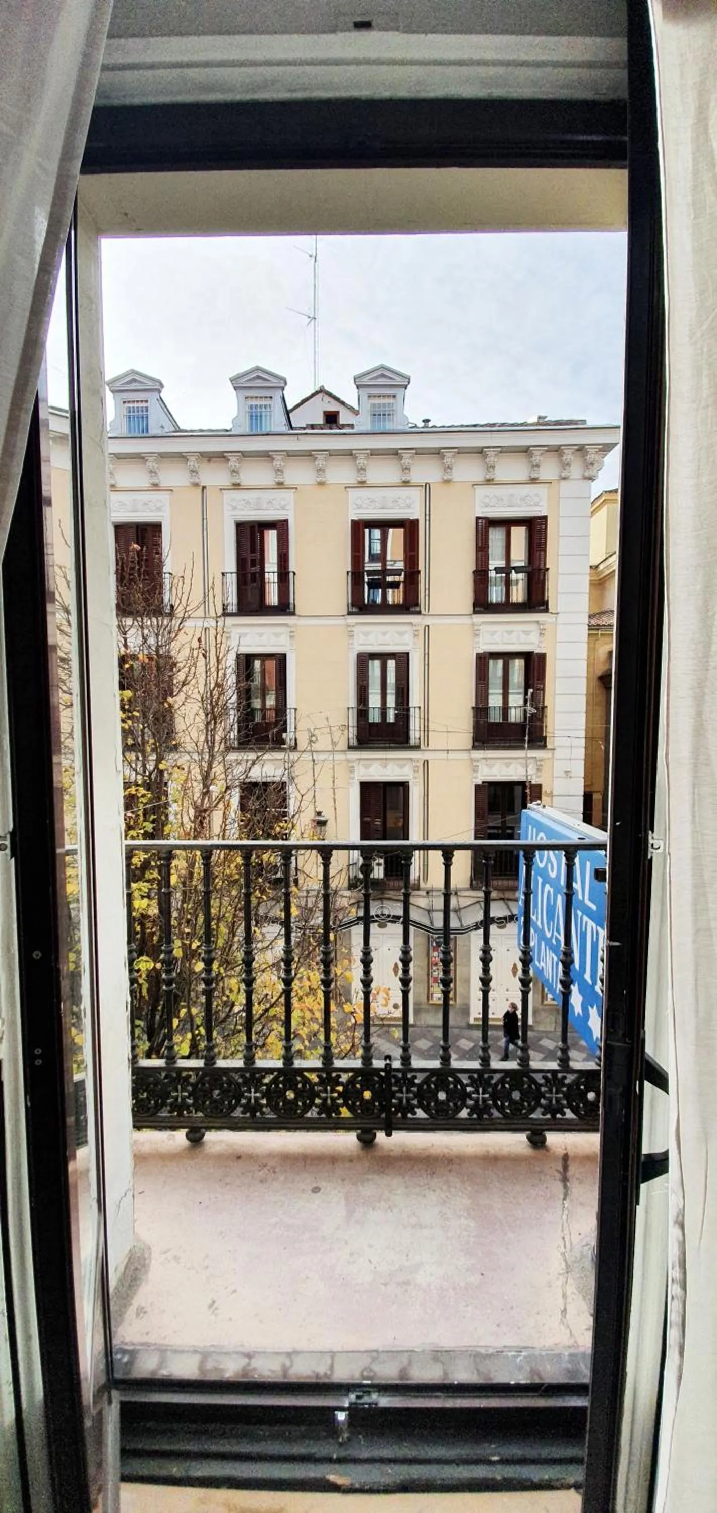 Photo of the whole room in Hostal Alicante
