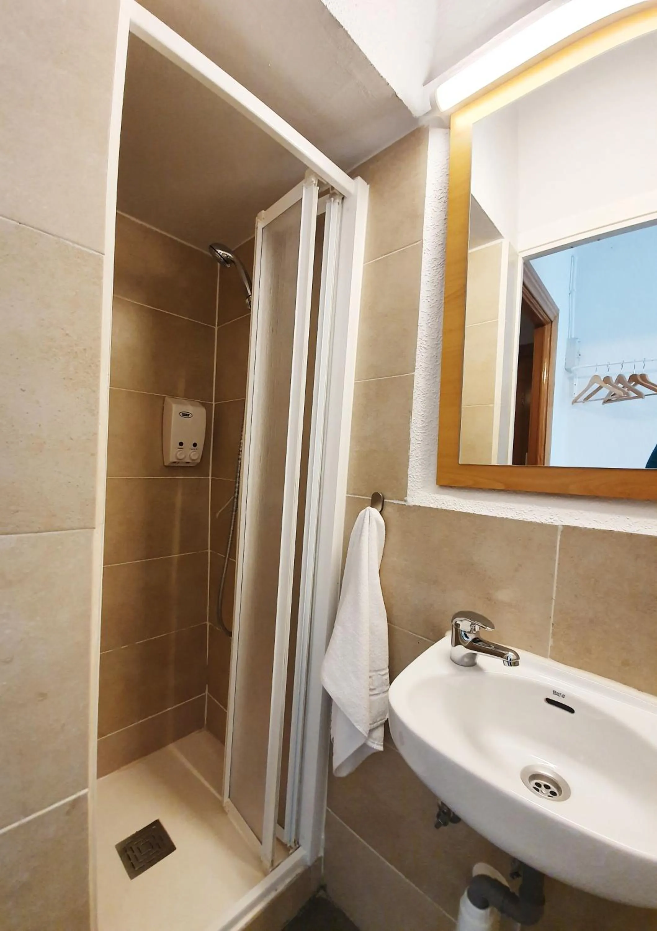 Bathroom in Hostal Alicante