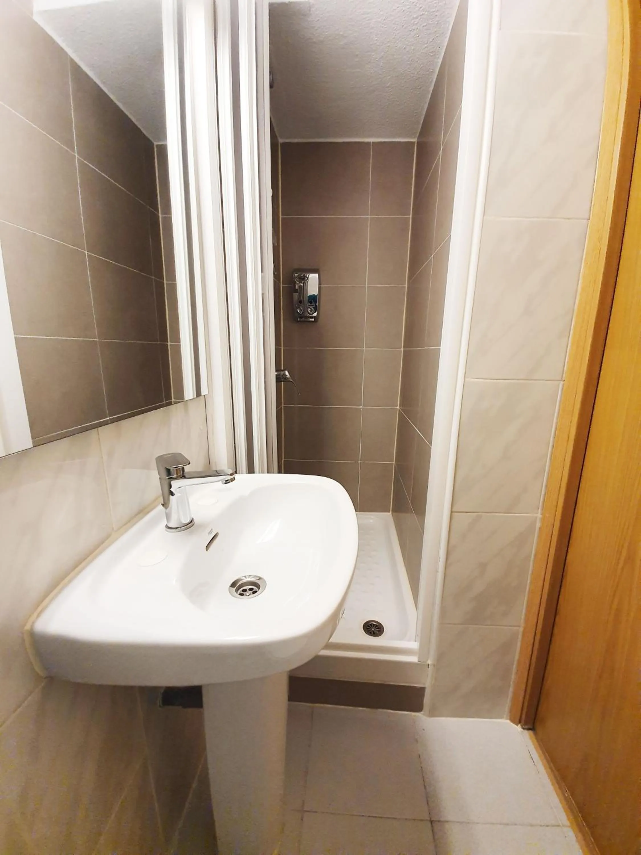 Bathroom in Hostal Alicante