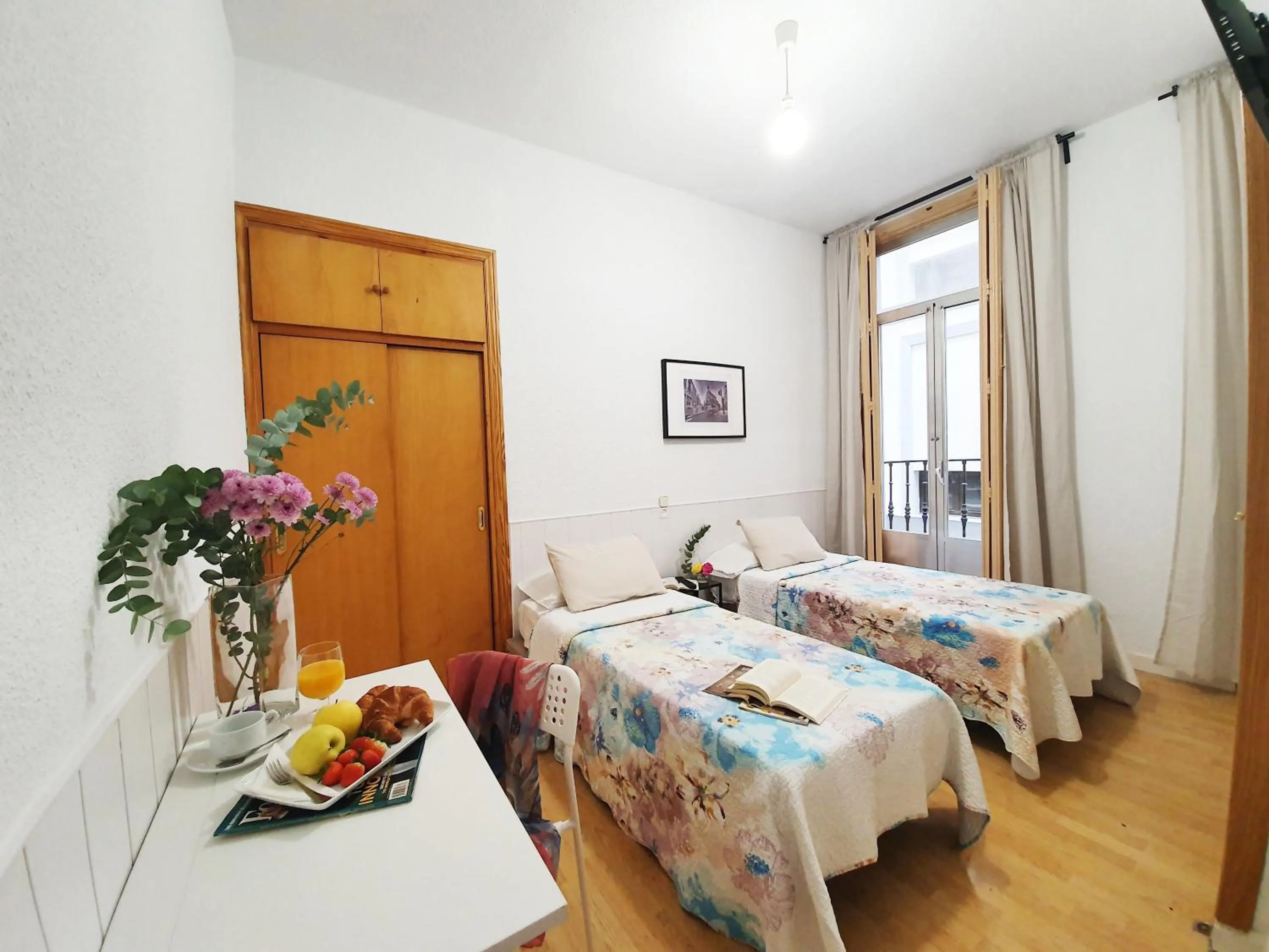 Photo of the whole room, Bed in Hostal Alicante